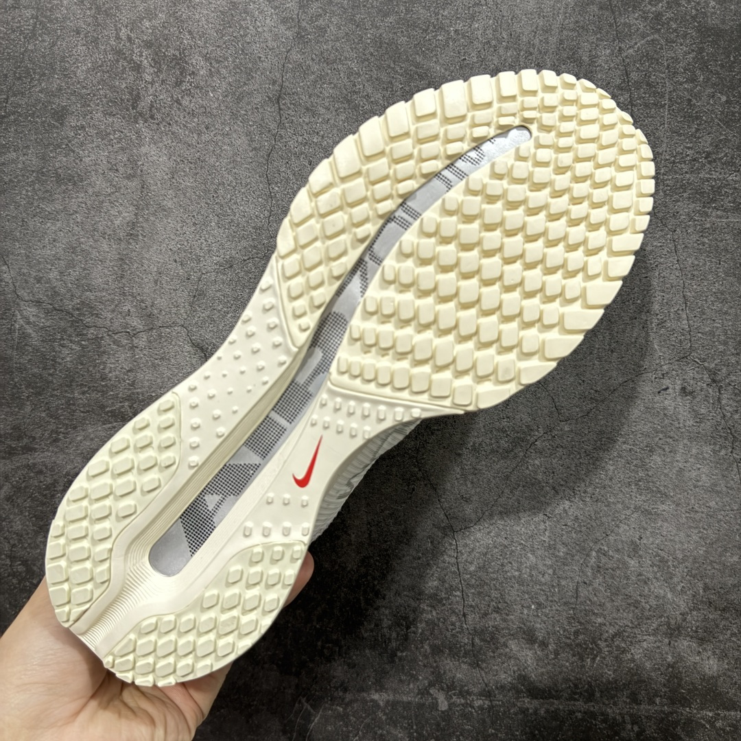 图片[9]-【XE纯原版】Nike Pegasus Premium Airscape 舒适百搭减震防滑耐磨透气 低帮跑步鞋     目前市场最强品质 原版购入开发 一切材质配件均匀原版一致 完美版型 高端玩家必推版本 高价零售必推版本 欢迎对比市面任意版本‼️ 这双鞋简直是时尚与科技的完美融合。 经典黑色鞋面，质感爆棚，搭配超亮眼的银色大勾子，瞬间成为街头焦点。 鞋侧独特小吊牌，细节满满，个性直接拉满。  脚下的全掌气垫更是亮点，红黑配色超吸睛，不仅颜值在线，缓震性能更是一绝。 不管是日常出街还是慢跑锻炼，都能给双脚极致舒适体验。  码数超全，36 – 46 码任你选！别犹豫啦，穿上它，轻松走出潮流范，开启你的时尚运动新旅程！   #独家原包 原底原料 开模打造  #原厂鞋标 高精密准度  #原楦原纸板开发 匹配原版98%以上  #后跟弧度 正确呈现  #原厂皮料 质感无敌  #皮料切割干净 无任何毛边 清洁度细节完美  货号：IH7347-111 码段：36-46-选品中心