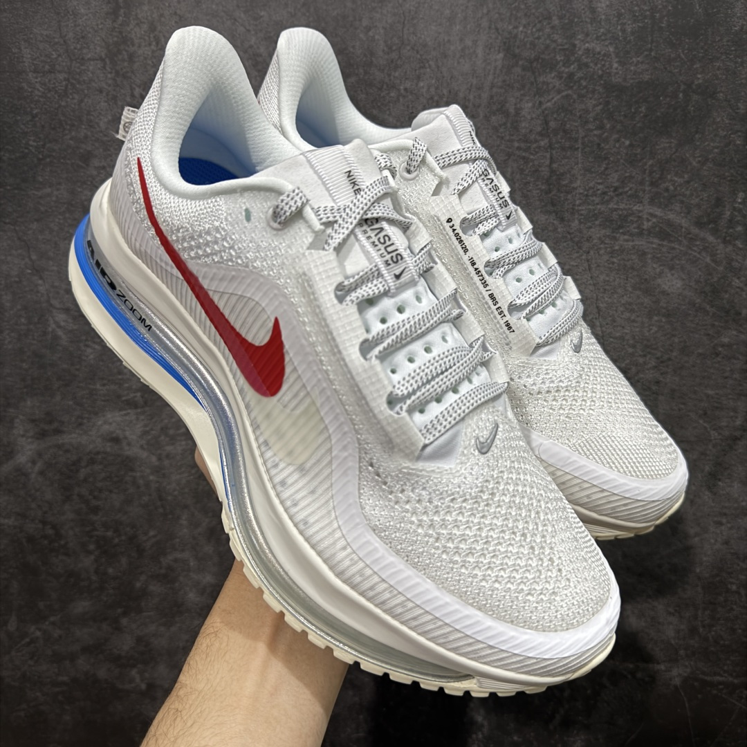 【XE纯原版】Nike Pegasus Premium Airscape 舒适百搭减震防滑耐磨透气 低帮跑步鞋     目前市场最强品质 原版购入开发 一切材质配件均匀原版一致 完美版型 高端玩家必推版本 高价零售必推版本 欢迎对比市面任意版本‼️ 这双鞋简直是时尚与科技的完美融合。 经典黑色鞋面，质感爆棚，搭配超亮眼的银色大勾子，瞬间成为街头焦点。 鞋侧独特小吊牌，细节满满，个性直接拉满。  脚下的全掌气垫更是亮点，红黑配色超吸睛，不仅颜值在线，缓震性能更是一绝。 不管是日常出街还是慢跑锻炼，都能给双脚极致舒适体验。  码数超全，36 - 46 码任你选！别犹豫啦，穿上它，轻松走出潮流范，开启你的时尚运动新旅程！   #独家原包 原底原料 开模打造  #原厂鞋标 高精密准度  #原楦原纸板开发 匹配原版98%以上  #后跟弧度 正确呈现  #原厂皮料 质感无敌  #皮料切割干净 无任何毛边 清洁度细节完美  货号：IH7347-111 码段：36-46-选品中心
