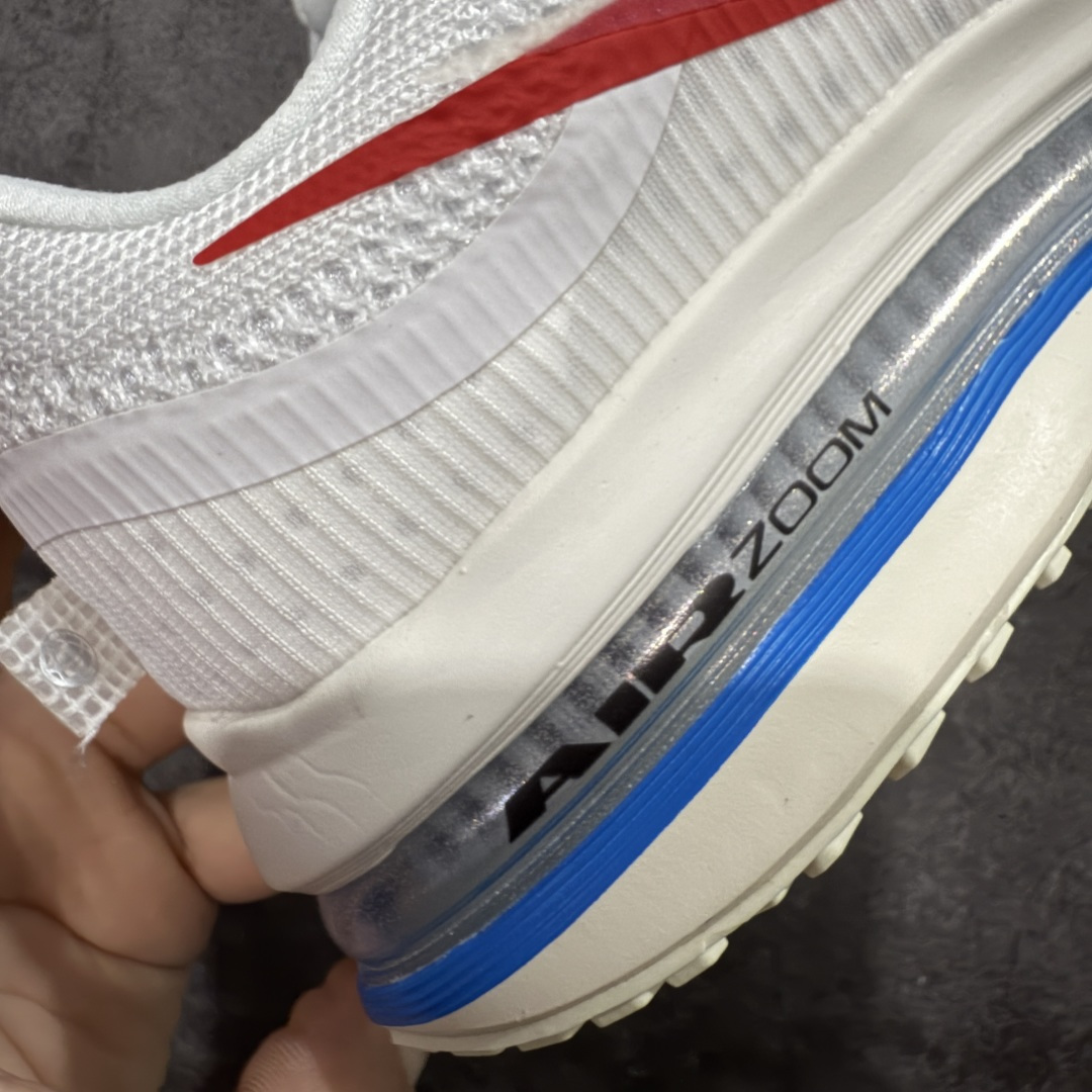 图片[3]-【XE纯原版】Nike Pegasus Premium Airscape 舒适百搭减震防滑耐磨透气 低帮跑步鞋     目前市场最强品质 原版购入开发 一切材质配件均匀原版一致 完美版型 高端玩家必推版本 高价零售必推版本 欢迎对比市面任意版本‼️ 这双鞋简直是时尚与科技的完美融合。 经典黑色鞋面，质感爆棚，搭配超亮眼的银色大勾子，瞬间成为街头焦点。 鞋侧独特小吊牌，细节满满，个性直接拉满。  脚下的全掌气垫更是亮点，红黑配色超吸睛，不仅颜值在线，缓震性能更是一绝。 不管是日常出街还是慢跑锻炼，都能给双脚极致舒适体验。  码数超全，36 – 46 码任你选！别犹豫啦，穿上它，轻松走出潮流范，开启你的时尚运动新旅程！   #独家原包 原底原料 开模打造  #原厂鞋标 高精密准度  #原楦原纸板开发 匹配原版98%以上  #后跟弧度 正确呈现  #原厂皮料 质感无敌  #皮料切割干净 无任何毛边 清洁度细节完美  货号：IH7347-111 码段：36-46-选品中心