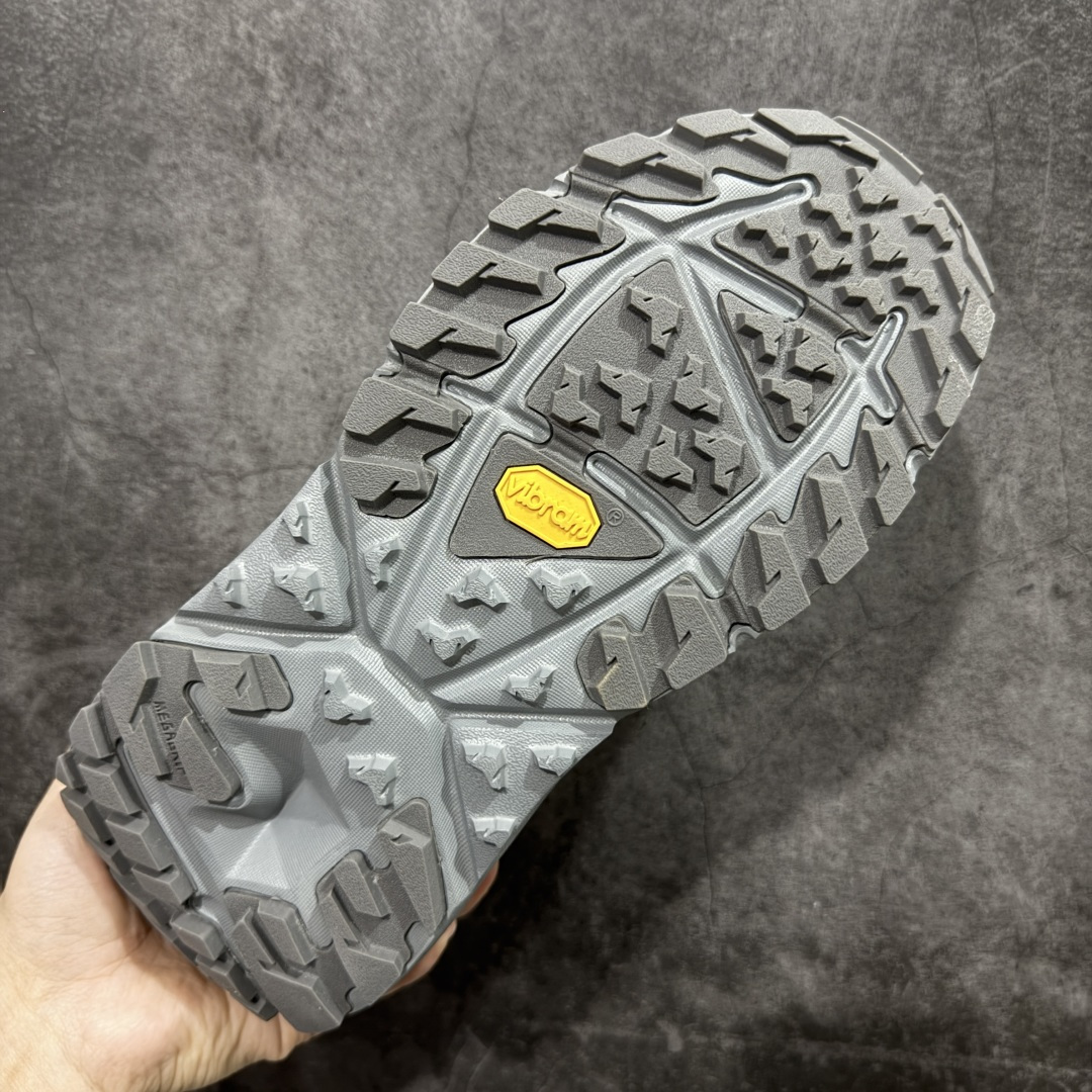 图片[9]-【纯原福利】HOKA ONE ONE Kaha Low GTX 卡哈 END联名低帮缓震防水户外功能鞋 原xx 的顶级纯原防水版 现福利特价 把握手速 顶级好货💪🏻  鞋款特别研发使用性能独特的几何形跑鞋中底，此种鞋底更厚、更高、回弹性也更好，除了卓越的缓冲性能，它还能为各种阶段的跑者带来更具动感、更加稳定的跑步体验。HOKA ONE ONE从设计之初就清楚意识到，要保证跑者步幅的均匀一致，双脚自然而然的运动至关重要  尺码：36 36.5 37 38 38.5 39 40 40.5 41 42 42.5 43 44 45-选品中心