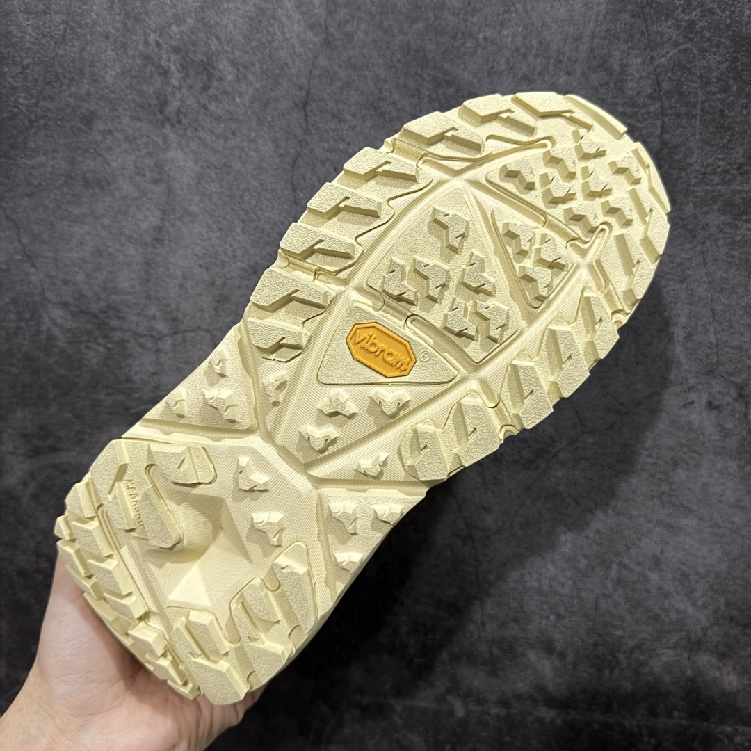 图片[9]-【纯原福利】HOKA ONE ONE Kaha Low GTX 卡哈 END联名低帮缓震防水户外功能鞋 原xx 的顶级纯原防水版 现福利特价 把握手速 顶级好货💪🏻  鞋款特别研发使用性能独特的几何形跑鞋中底，此种鞋底更厚、更高、回弹性也更好，除了卓越的缓冲性能，它还能为各种阶段的跑者带来更具动感、更加稳定的跑步体验。HOKA ONE ONE从设计之初就清楚意识到，要保证跑者步幅的均匀一致，双脚自然而然的运动至关重要  尺码：36 36.5 37 38 38.5 39 40 40.5 41 42 42.5 43 44 45-选品中心