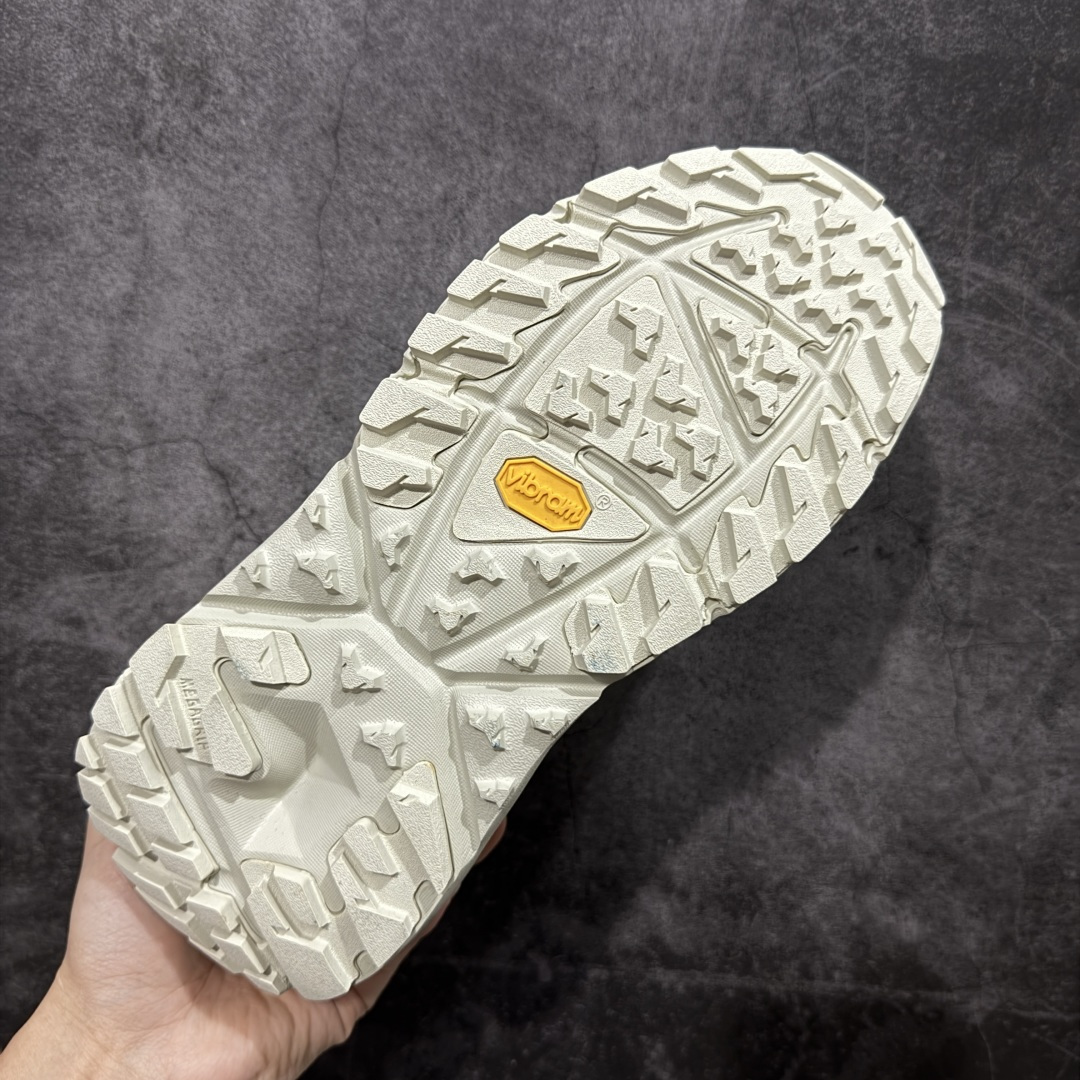 图片[9]-【纯原福利】HOKA ONE ONE Kaha Low GTX 卡哈 END联名低帮缓震防水户外功能鞋 原xx 的顶级纯原防水版 现福利特价 把握手速 顶级好货💪🏻  鞋款特别研发使用性能独特的几何形跑鞋中底，此种鞋底更厚、更高、回弹性也更好，除了卓越的缓冲性能，它还能为各种阶段的跑者带来更具动感、更加稳定的跑步体验。HOKA ONE ONE从设计之初就清楚意识到，要保证跑者步幅的均匀一致，双脚自然而然的运动至关重要  尺码：36 36.5 37 38 38.5 39 40 40.5 41 42 42.5 43 44 45-选品中心