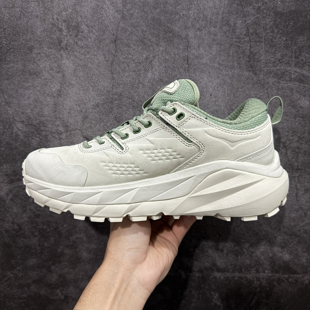 图片[2]-【纯原福利】HOKA ONE ONE Kaha Low GTX 卡哈 END联名低帮缓震防水户外功能鞋 原xx 的顶级纯原防水版 现福利特价 把握手速 顶级好货💪🏻  鞋款特别研发使用性能独特的几何形跑鞋中底，此种鞋底更厚、更高、回弹性也更好，除了卓越的缓冲性能，它还能为各种阶段的跑者带来更具动感、更加稳定的跑步体验。HOKA ONE ONE从设计之初就清楚意识到，要保证跑者步幅的均匀一致，双脚自然而然的运动至关重要  尺码：36 36.5 37 38 38.5 39 40 40.5 41 42 42.5 43 44 45-选品中心