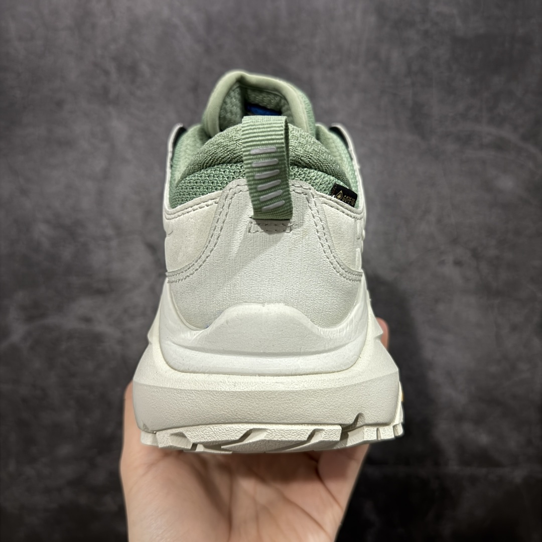 图片[4]-【纯原福利】HOKA ONE ONE Kaha Low GTX 卡哈 END联名低帮缓震防水户外功能鞋 原xx 的顶级纯原防水版 现福利特价 把握手速 顶级好货💪🏻  鞋款特别研发使用性能独特的几何形跑鞋中底，此种鞋底更厚、更高、回弹性也更好，除了卓越的缓冲性能，它还能为各种阶段的跑者带来更具动感、更加稳定的跑步体验。HOKA ONE ONE从设计之初就清楚意识到，要保证跑者步幅的均匀一致，双脚自然而然的运动至关重要  尺码：36 36.5 37 38 38.5 39 40 40.5 41 42 42.5 43 44 45-选品中心