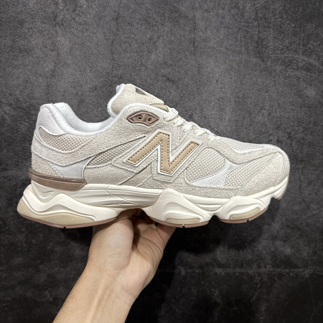 【公司级】 New Balance NB9060 联名款 复古休闲运动慢跑鞋 灰绿色 U9060CCB 全套原楦原纸板原厂数据开发 进口三明治网面 原装进口翻毛皮料正确绒感卡色 正确中底拉帮中底网布细节 原厂标裁 带紫光防伪 定制后跟透明水晶模块 冲裁组合 大底贴合程度胶水上色把控完美 整洁度挑战全网艺术家 多道序QC把关品质完善 匠心打造 耗时两个月开发完成 工艺极其复杂难度可想而知 新开独立私模大底 全网唯一正确六层组合大底 高端零售专供产物 尺码：36 37 37.5 38 38.5 39 40 40.5 41 42 42.5 43 44 45 46.5-选品中心