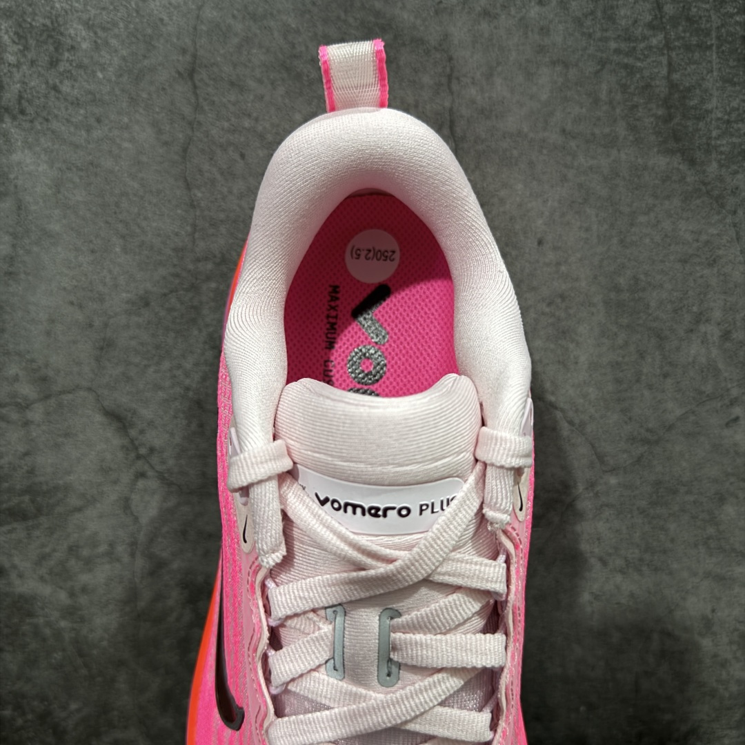 图片[8]-【XE纯原版】Nike Air Zoom Vomero Plus 全新科技运动跑鞋 HV8154-604    目前市场最强品质 原版购入开发 鞋面采用硅胶发泡立体印刷 临界ZOOM X泡棉超软弹大底 区别市场一体底 超高质检清洁度 一切材质配件均与原版一致 原楦原纸板开发 匹配原版98%以上 完美弧度版型 原厂鞋标 立体反光鞋盒标 鞋盒防撞海绵 高端玩家必推版本 高价零售必推版本 欢迎对比市面任意版本‼️ 这双鞋简直是时尚与科技的完美融合。 经典黑色鞋面，质感爆棚，搭配超亮眼的银色大勾子，瞬间成为街头焦点。不仅颜值在线，缓震性能更是一绝 不管是日常出街还是慢跑锻炼，都能给双脚极致舒适体验。  码数超全，39- 46 码任你选！别犹豫啦，穿上它，轻松走出潮流范，开启你的时尚运动新旅程！ 码段：36-46-选品中心