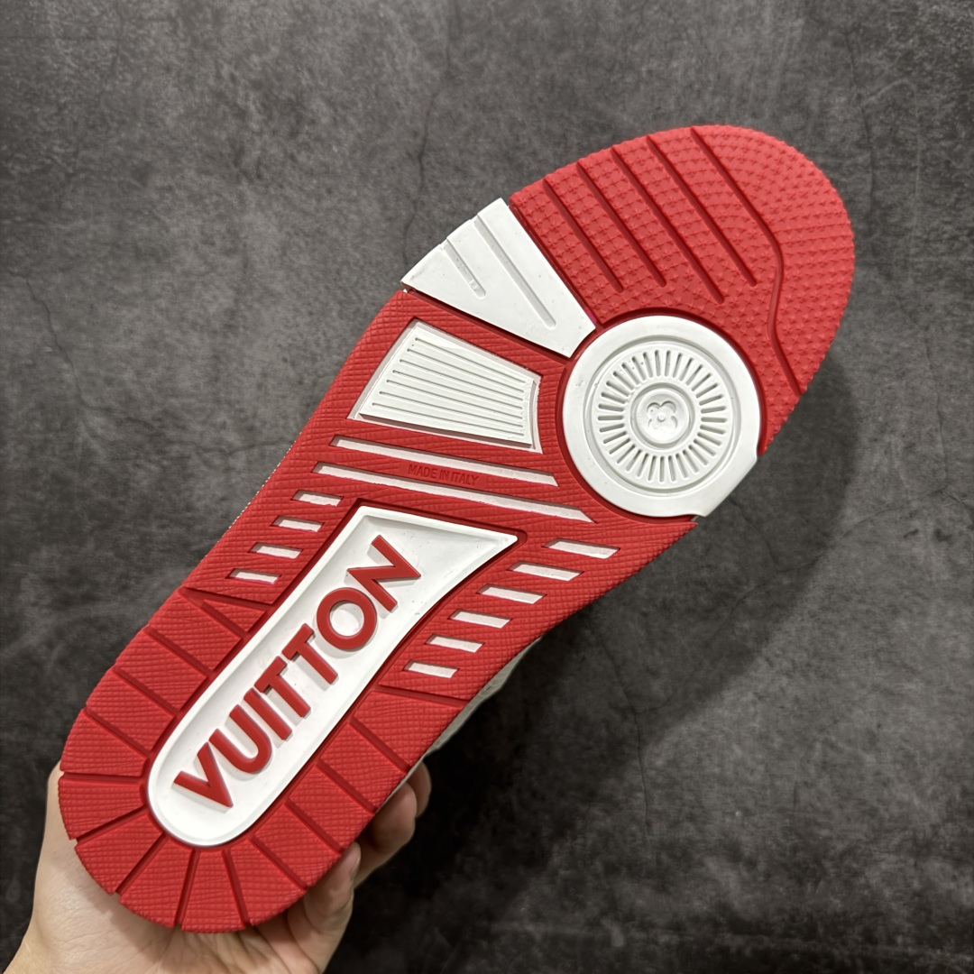 图片[9]-【YS纯原】广奢高端货 LOUIS VUITTON 路易威登 LV Trainer 休闲板鞋 ✦ 原楦原纸版开模，鞋型立体饱满 ✦ 零毛边、零溢胶、零线头瑕疵 ✦ 细节与原版一致 区分市面通货 ✦ 多层叠片＋电脑针车，针距密度一致 ✦ Monogram浮雕＋3D高频压纹 ✦ 多密度发泡中底：支撑回弹媲美专柜 ✦ 原装橡胶大底：含胶量高、纹路深、双拼接零偏差 ✦ ZP级原装包装：专柜款鞋盒＋防尘袋＋说明书 尺码：39-45-选品中心