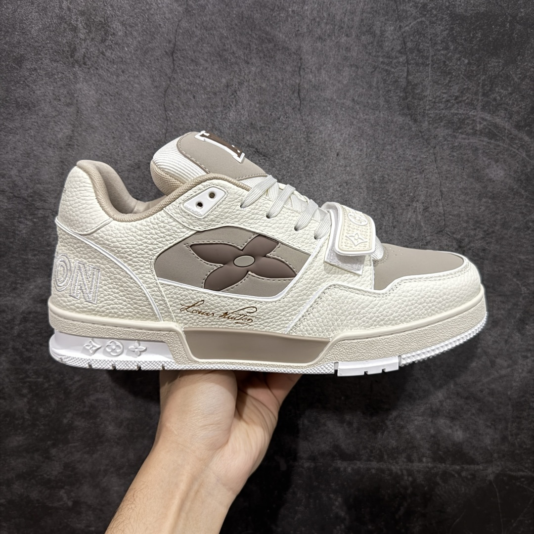 【YS纯原】广奢高端货 LOUIS VUITTON 路易威登 LV Trainer 休闲板鞋 ✦ 原楦原纸版开模，鞋型立体饱满 ✦ 零毛边、零溢胶、零线头瑕疵 ✦ 细节与原版一致 区分市面通货 ✦ 多层叠片＋电脑针车，针距密度一致 ✦ Monogram浮雕＋3D高频压纹 ✦ 多密度发泡中底：支撑回弹媲美专柜 ✦ 原装橡胶大底：含胶量高、纹路深、双拼接零偏差 ✦ ZP级原装包装：专柜款鞋盒＋防尘袋＋说明书 尺码：39-45-选品中心