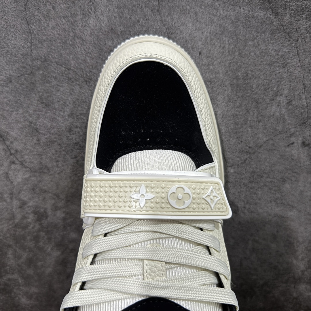 图片[5]-【YS纯原】广奢高端货 LOUIS VUITTON 路易威登 LV Trainer 休闲板鞋 ✦ 原楦原纸版开模，鞋型立体饱满 ✦ 零毛边、零溢胶、零线头瑕疵 ✦ 细节与原版一致 区分市面通货 ✦ 多层叠片＋电脑针车，针距密度一致 ✦ Monogram浮雕＋3D高频压纹 ✦ 多密度发泡中底：支撑回弹媲美专柜 ✦ 原装橡胶大底：含胶量高、纹路深、双拼接零偏差 ✦ ZP级原装包装：专柜款鞋盒＋防尘袋＋说明书 尺码：39-45-选品中心