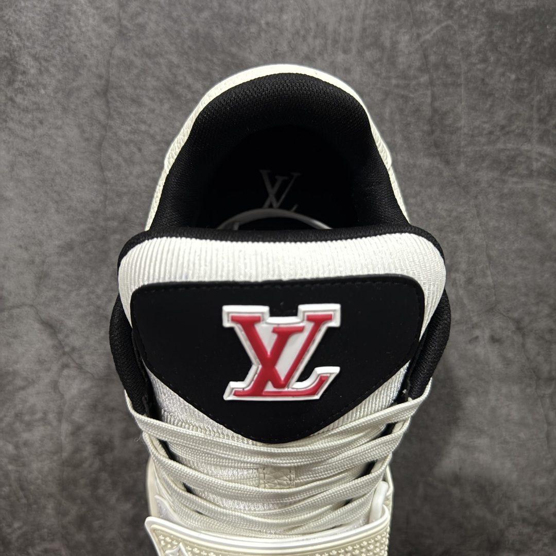图片[8]-【YS纯原】广奢高端货 LOUIS VUITTON 路易威登 LV Trainer 休闲板鞋 ✦ 原楦原纸版开模，鞋型立体饱满 ✦ 零毛边、零溢胶、零线头瑕疵 ✦ 细节与原版一致 区分市面通货 ✦ 多层叠片＋电脑针车，针距密度一致 ✦ Monogram浮雕＋3D高频压纹 ✦ 多密度发泡中底：支撑回弹媲美专柜 ✦ 原装橡胶大底：含胶量高、纹路深、双拼接零偏差 ✦ ZP级原装包装：专柜款鞋盒＋防尘袋＋说明书 尺码：39-45-选品中心