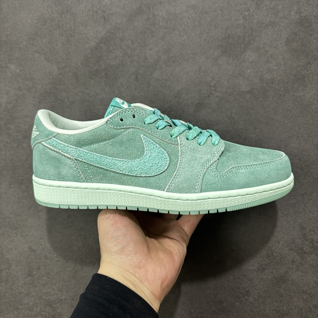 【H11版本】耐克Nike Air Jordan 1 AJ1经典复古经典低帮百搭文化篮球鞋 HQ8111-300 公司级真标半码制#原档案原数据开发版型#采用荔枝纹头层皮革鞋面材质#原厂立体填充鞋舌海绵#中底注胶孔及缜密中底拉帮工艺#原数据开发模具大底 尺码：35.5 36 36.5 37.5 38 38.5 39 40 40.5 41 42 42.5 43 44 44.5 45 46 47.5 编码：H11B270280-选品中心