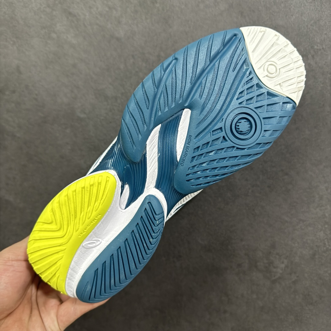 图片[9]-【公司级】Asics Court FF 3 织物合成革 防滑耐磨透气 低帮 网球鞋 COURT FF 3鞋面采用PU支撑裁片，提供了横向和纵向移动的灵活性的同时提升了足部移动时的稳定性；袜套式鞋口设计，提供很好的包裹性；分离式中足稳定片，改善扭转刚度，增加制动力和推进力；分离式后掌，增大触地面积之余，能够减少滑步耗时，降低身体负荷。 货号：1041A370-101 尺码：36-47 含半码 编码：FSB270280-选品中心