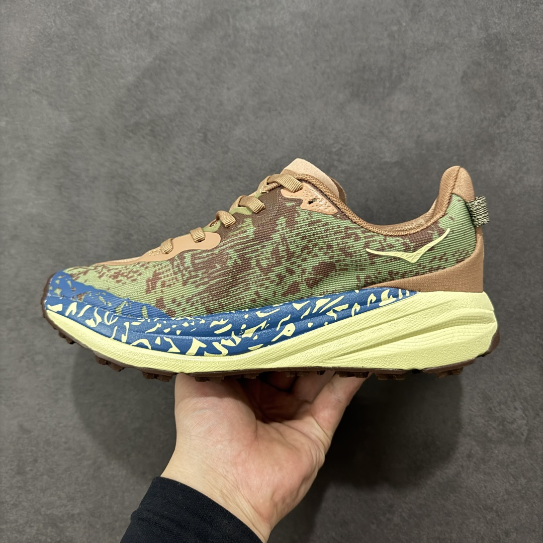 图片[2]-【公司级】HOKA M SPEEDGOAT 6 全新配色 HOKA ONE ONE是来自美国的跑步鞋知名品牌，创立于2009年，始终致力于为所有跑者提供更新、更好的跑步装备。相比常规跑鞋，HOKA ONE ONE特别研发使用性能独特的几何形跑鞋中底，此种鞋底更厚、更高、回弹性也更好，除了卓越的缓冲性能，它还能为各种阶段的跑者带来更具动 感、更加稳定的跑步体验。HOKA ONE ONE从设计之初就清楚意识到，要保证跑者步幅的均匀一致，双脚自然而然的运动至关重要 货号：1147791-MPLC 尺码：36 37 38 39 40 40.5 41 42 43 44 45 46 编码：FSB240250-选品中心