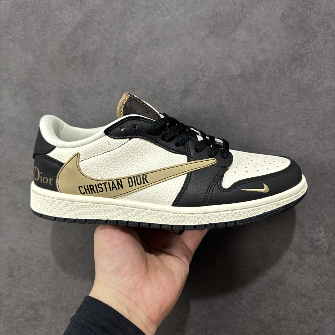 【定制版】Travis Scott x Jordan 1 Low “迪奥联名——米黑卡其棕” 高端定制 乔丹倒勾低帮休闲板鞋 大厂纯原品质出货 纯正版型 定制鞋盒 皮料切割干净无任何毛边 细节完美 超高清洁度 货号：DD7866-100 尺码：36 36.5 37.5 38 38.5 39 40 40.5 41 42 42.5 43 44 44.5 45 编码：HXSB330340-选品中心