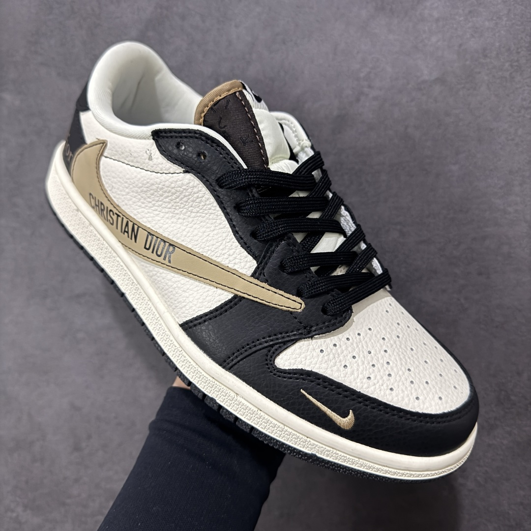 图片[3]-【定制版】Travis Scott x Jordan 1 Low “迪奥联名——米黑卡其棕” 高端定制 乔丹倒勾低帮休闲板鞋 大厂纯原品质出货 纯正版型 定制鞋盒 皮料切割干净无任何毛边 细节完美 超高清洁度 货号：DD7866-100 尺码：36 36.5 37.5 38 38.5 39 40 40.5 41 42 42.5 43 44 44.5 45 编码：HXSB330340-选品中心
