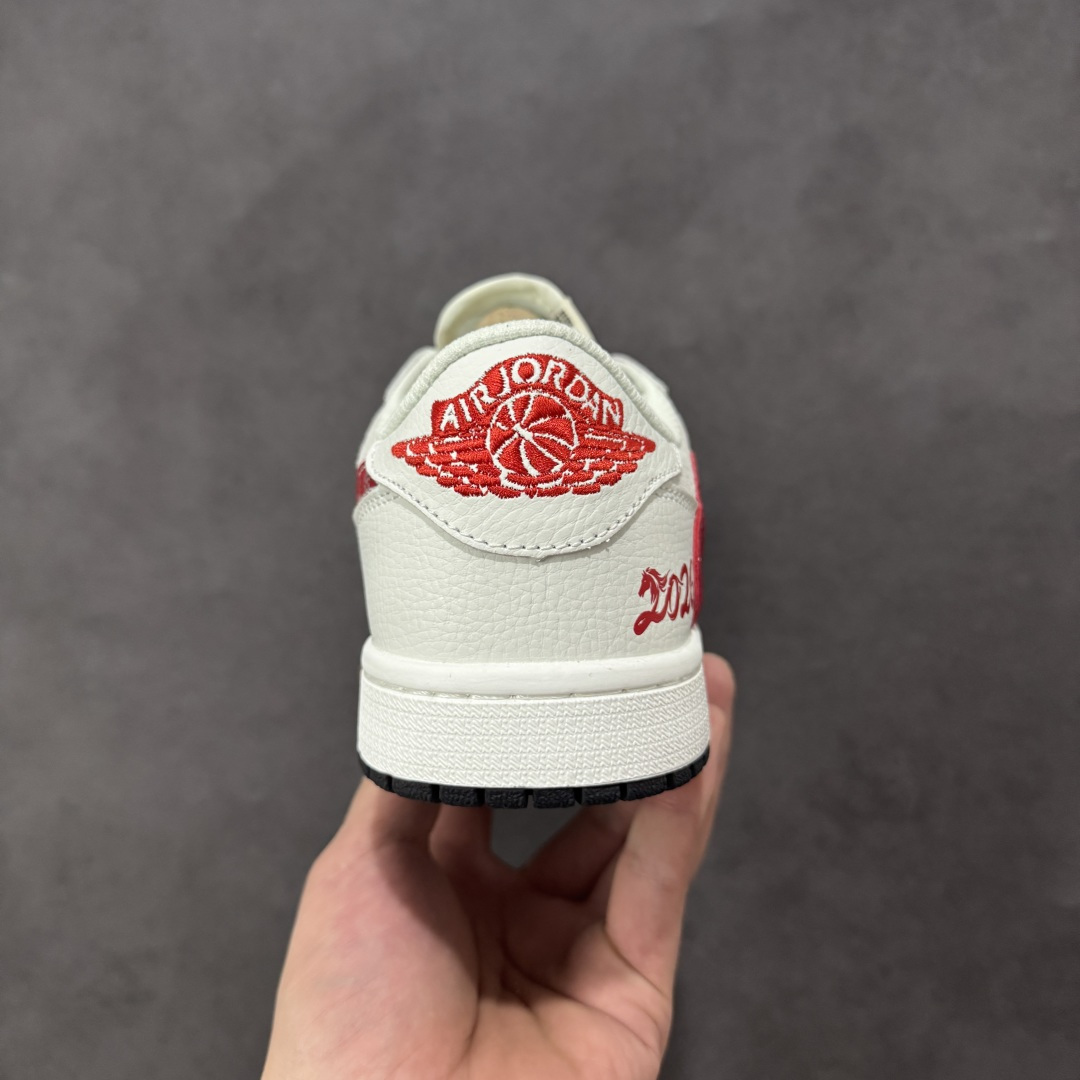 图片[4]-【定制版】Air Jordan Low AJ1 乔1马年限定款 高端定制 低帮复古篮球鞋 DZ5899-044  #定制鞋盒 大厂纯原品质出货 超高清洁度 皮料切割干净无任何毛边 细节完美   尺码：36 36.5 37.5 38 38.5 39 40 40.5 41 42 42.5 43 44 44.5 45 编码：HXSB330340-选品中心