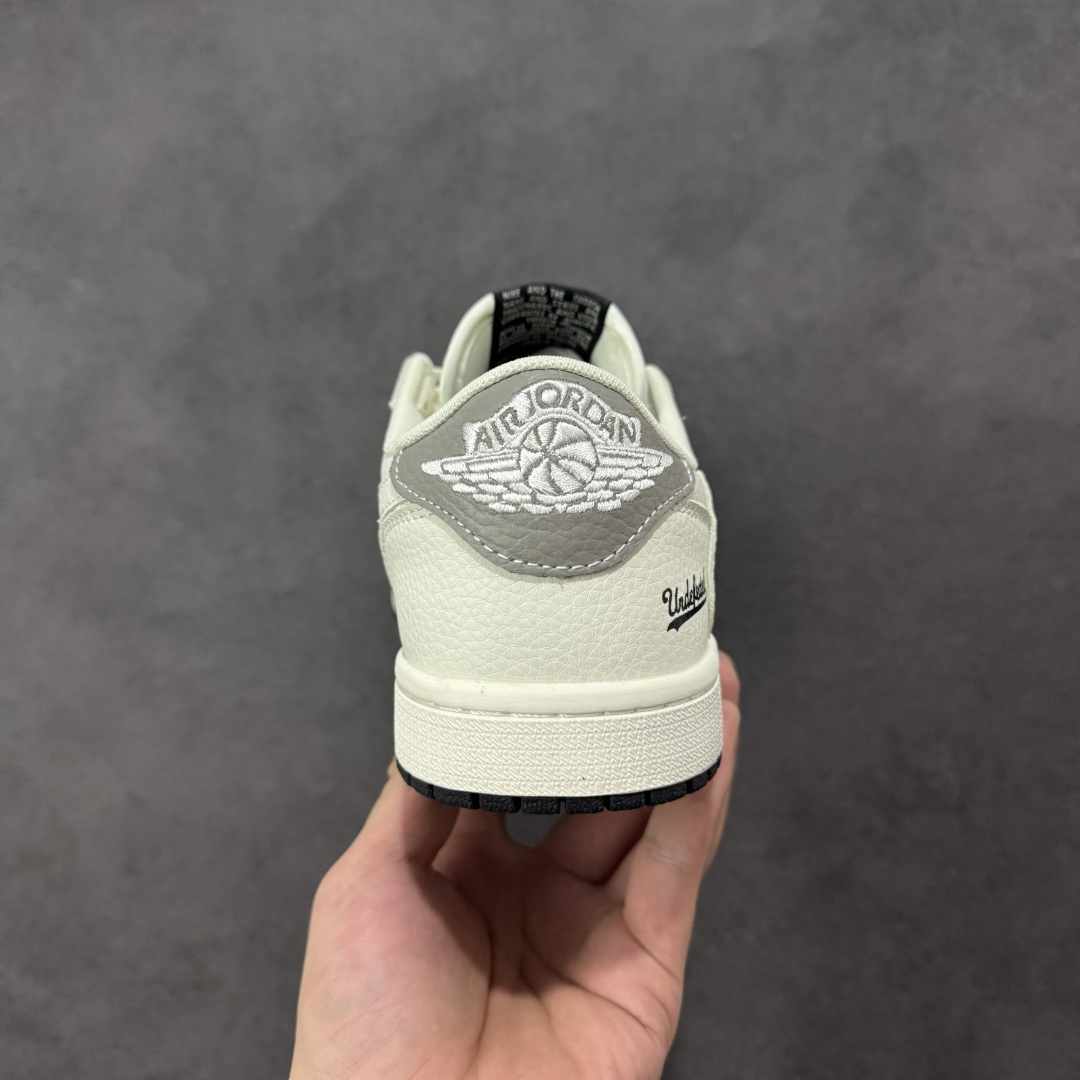 图片[4]-【定制版】Nike Jordan Air Jordan倒勾 “ UN联名——米黑灰拼接” 高端定制 低帮 复古 减震 防滑 耐磨 篮球鞋 定制鞋盒 大厂纯原品质出货 超高清洁度 皮料切割干净无任何毛边 细节完美 货号：JW1188-169 尺码：36 36.5 37.5 38 38.5 39 40 40.5 41 42 42.5 43 44 44.5 45 编码：HXSB330340-选品中心