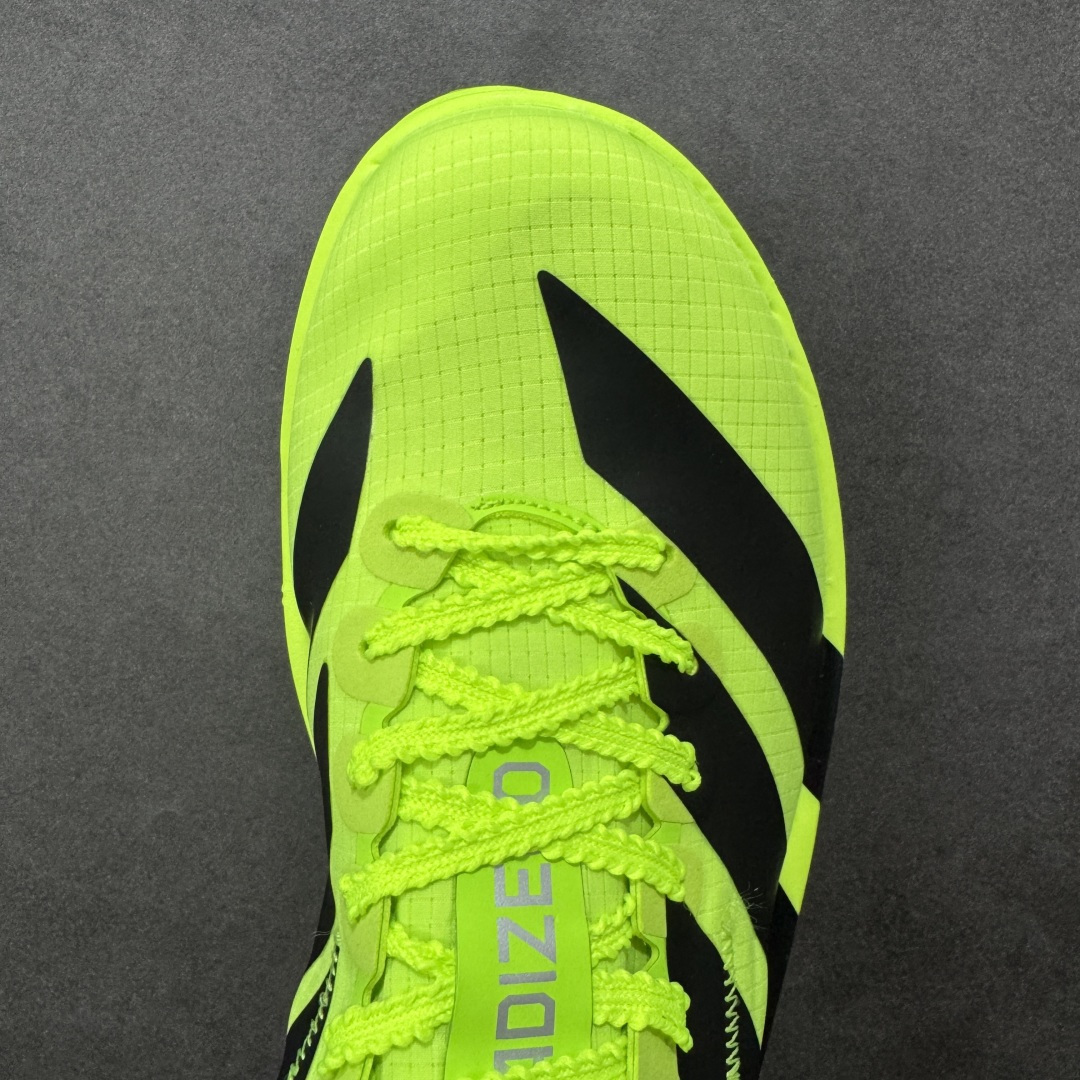 图片[8]-【TD版本】Adidas ADIZERO ADIOS 5 M 马拉松竞速专业跑鞋 CELERMESH针织网面非常轻薄 纤维间的缝隙很大 可以保证跑步时的透气、排汗效果 鞋舌直接与两侧的内衬和鞋底连接在一起 在跑步过程中不会被鞋舌的左右移动所困扰 在标准鞋带孔的基础上再拓宽一组鞋带孔 适合不同脚型的需求 突破性 EnergyRods 技术，有助于跑者实现更好的成绩 中底独特的LIGHTSTRIKE PRO泡棉材质 微弹感觉在跑步过程中给予了良好的支撑体验 对于顶级精英和高水平进阶跑者来说 ADIOS PRO是一双值得信赖的竞速比赛用鞋 货号：K18297 尺码：36 36²/₃ 37¹/₃ 38 38²/₃ 39¹/₃ 40 40²/₃ 41¹/₃ 42 42²/₃ 43¹/₃ 44 44²/₃ 45¹/₃ 编码：XSB250260-选品中心
