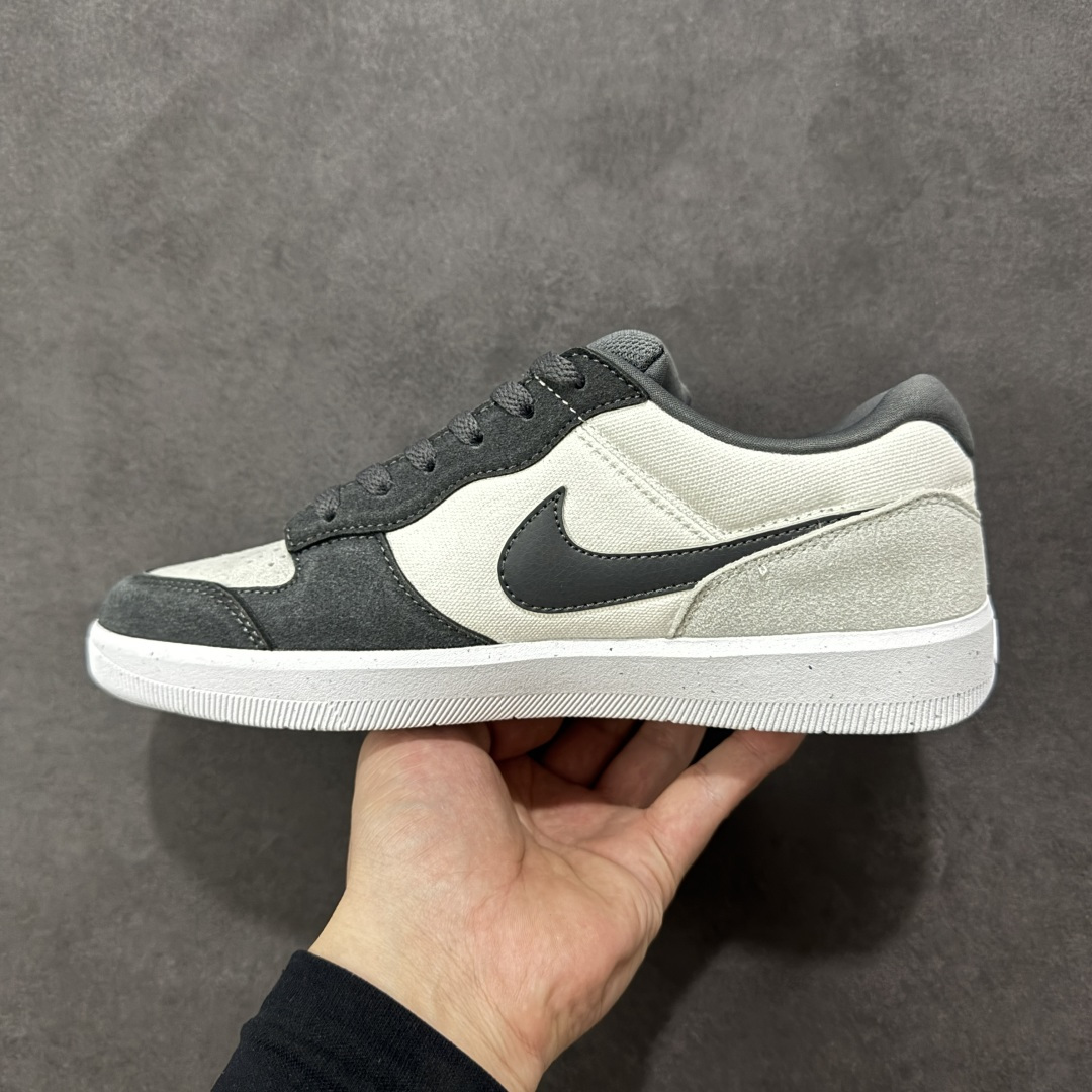 图片[2]-【公司级】Nike SB Force 58 是一款结合了经典篮球元素与滑板功能的鞋款。鞋身采用帆布、麂皮与冲孔细节，致敬传统篮球风格，呈现出复古又时尚的外观。加厚鞋舌设计提升穿着舒适度，内侧弹性衬布提供稳固贴合感，即使鞋带松脱也能保持鞋子贴合脚型。全新杯式外底设计兼顾耐久性与灵活性，减少磨合时间，提升滑板体验。鞋底Tri-Star纹理提供出色的抓地力和灵敏脚感。 货号：DV5477-001 尺码：36 36.5 37.5 38 38.5 39 40 40.5 41 42 42.5 43 44 45 编码：XSB220230-选品中心