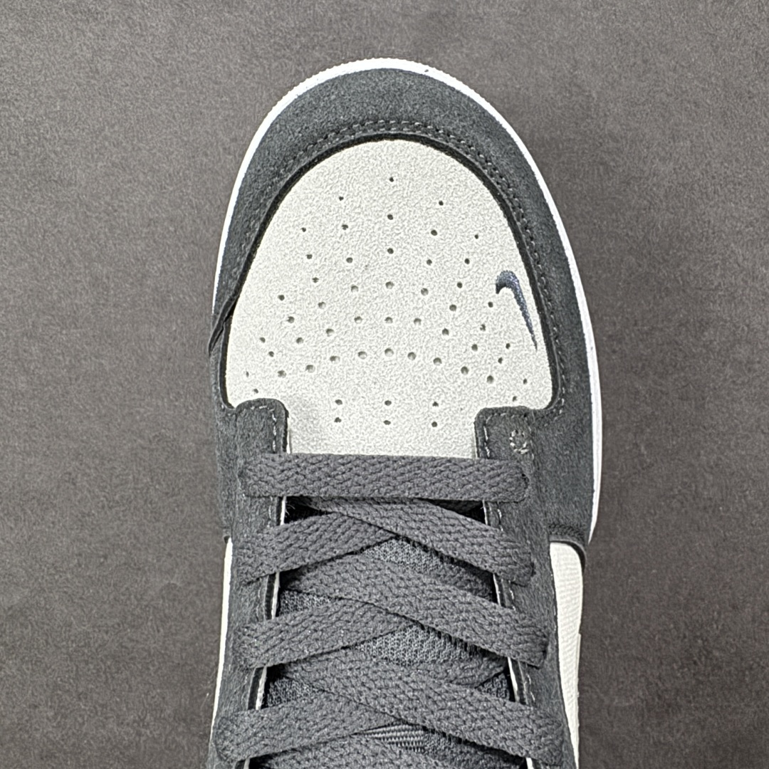 图片[8]-【公司级】Nike SB Force 58 是一款结合了经典篮球元素与滑板功能的鞋款。鞋身采用帆布、麂皮与冲孔细节，致敬传统篮球风格，呈现出复古又时尚的外观。加厚鞋舌设计提升穿着舒适度，内侧弹性衬布提供稳固贴合感，即使鞋带松脱也能保持鞋子贴合脚型。全新杯式外底设计兼顾耐久性与灵活性，减少磨合时间，提升滑板体验。鞋底Tri-Star纹理提供出色的抓地力和灵敏脚感。 货号：DV5477-001 尺码：36 36.5 37.5 38 38.5 39 40 40.5 41 42 42.5 43 44 45 编码：XSB220230-选品中心