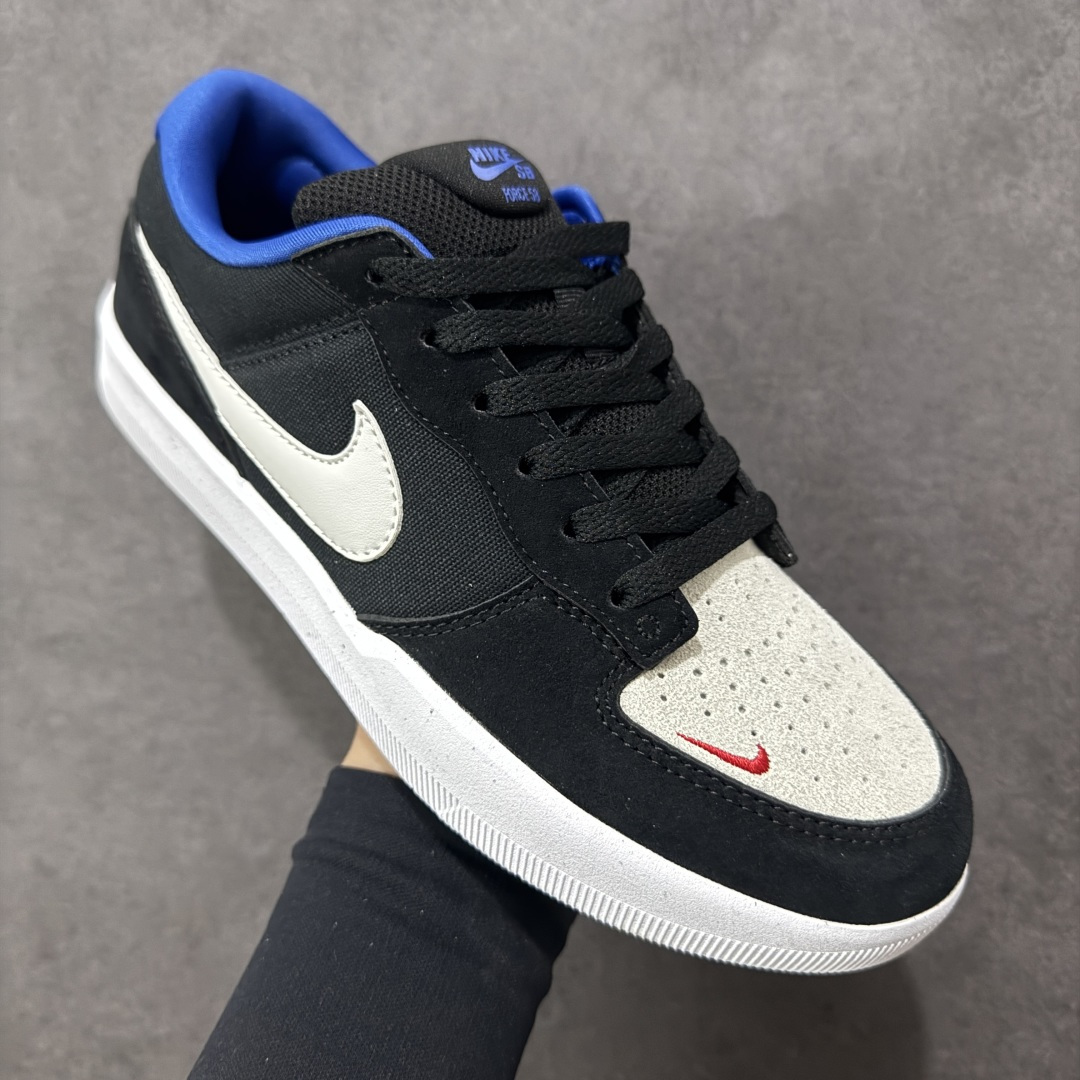 图片[3]-【公司级】Nike SB Force 58 是一款结合了经典篮球元素与滑板功能的鞋款。鞋身采用帆布、麂皮与冲孔细节，致敬传统篮球风格，呈现出复古又时尚的外观。加厚鞋舌设计提升穿着舒适度，内侧弹性衬布提供稳固贴合感，即使鞋带松脱也能保持鞋子贴合脚型。全新杯式外底设计兼顾耐久性与灵活性，减少磨合时间，提升滑板体验。鞋底Tri-Star纹理提供出色的抓地力和灵敏脚感。 货号：CZ2959-002 尺码：36 36.5 37.5 38 38.5 39 40 40.5 41 42 42.5 43 44 45 编码：XSB220230-选品中心