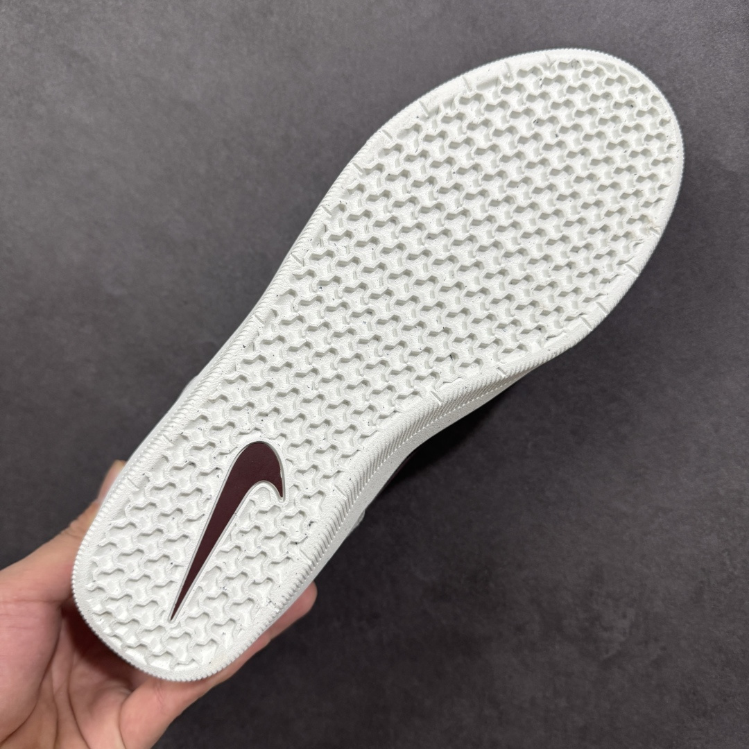 图片[9]-【公司级】Nike SB Force 58 是一款结合了经典篮球元素与滑板功能的鞋款。鞋身采用帆布、麂皮与冲孔细节，致敬传统篮球风格，呈现出复古又时尚的外观。加厚鞋舌设计提升穿着舒适度，内侧弹性衬布提供稳固贴合感，即使鞋带松脱也能保持鞋子贴合脚型。全新杯式外底设计兼顾耐久性与灵活性，减少磨合时间，提升滑板体验。鞋底Tri-Star纹理提供出色的抓地力和灵敏脚感。 货号：FQ7637-001 尺码：36 36.5 37.5 38 38.5 39 40 40.5 41 42 42.5 43 44 45 编码：XSB220230-选品中心