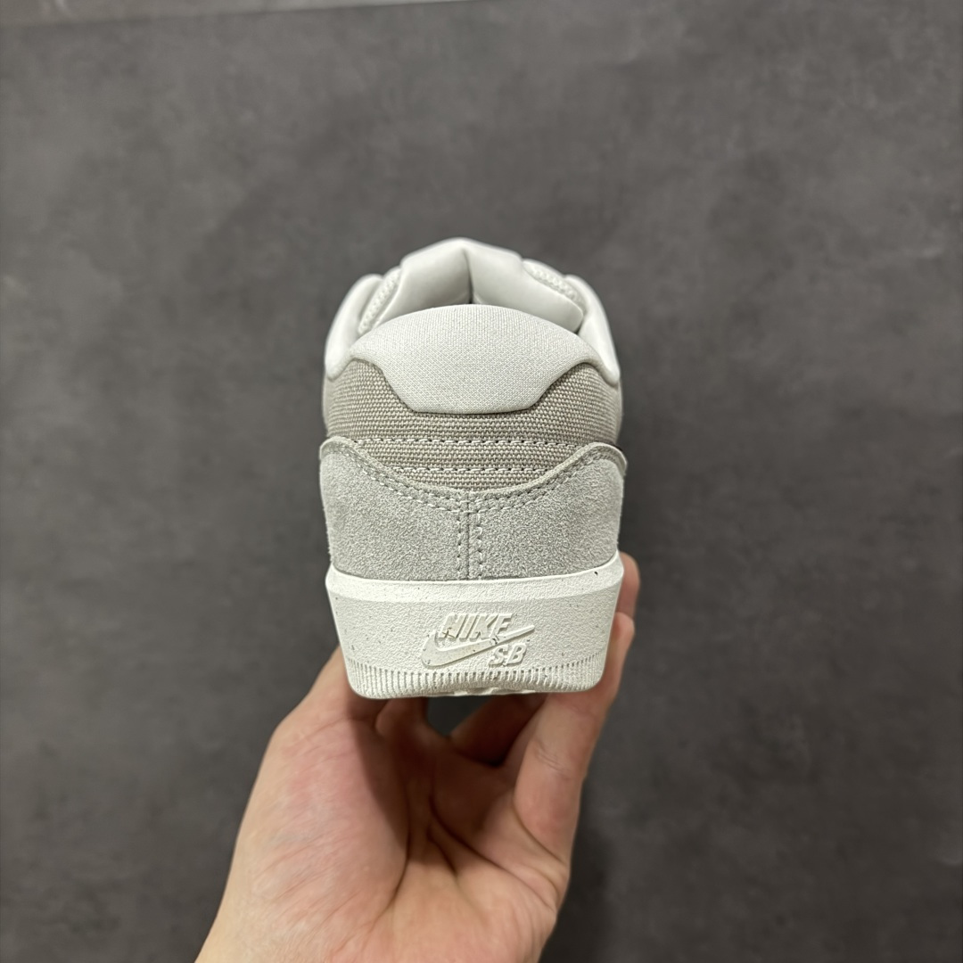 图片[4]-【公司级】Nike SB Force 58 是一款结合了经典篮球元素与滑板功能的鞋款。鞋身采用帆布、麂皮与冲孔细节，致敬传统篮球风格，呈现出复古又时尚的外观。加厚鞋舌设计提升穿着舒适度，内侧弹性衬布提供稳固贴合感，即使鞋带松脱也能保持鞋子贴合脚型。全新杯式外底设计兼顾耐久性与灵活性，减少磨合时间，提升滑板体验。鞋底Tri-Star纹理提供出色的抓地力和灵敏脚感。 货号：FQ7637-001 尺码：36 36.5 37.5 38 38.5 39 40 40.5 41 42 42.5 43 44 45 编码：XSB220230-选品中心