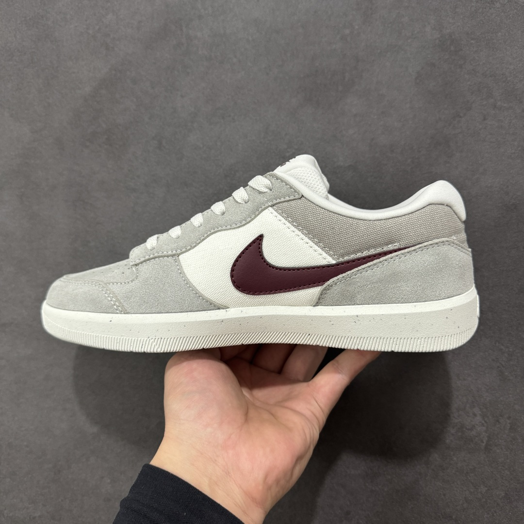 图片[2]-【公司级】Nike SB Force 58 是一款结合了经典篮球元素与滑板功能的鞋款。鞋身采用帆布、麂皮与冲孔细节，致敬传统篮球风格，呈现出复古又时尚的外观。加厚鞋舌设计提升穿着舒适度，内侧弹性衬布提供稳固贴合感，即使鞋带松脱也能保持鞋子贴合脚型。全新杯式外底设计兼顾耐久性与灵活性，减少磨合时间，提升滑板体验。鞋底Tri-Star纹理提供出色的抓地力和灵敏脚感。 货号：FQ7637-001 尺码：36 36.5 37.5 38 38.5 39 40 40.5 41 42 42.5 43 44 45 编码：XSB220230-选品中心