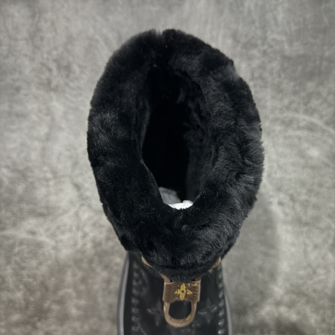 图片[8]-【莞产纯原】LV路易威登L家 驴牌 Cortina系列 毛靴 雪地靴 短靴 本款 Cortina 闭趾凉拖出自 LV Ski 系列，为绒面牛皮革局部压印Monogram 图案，搭配舒适羊毛皮内衬与点缀LV Circle 标识的皮革鞋带。舒适构型可于冬日假期与都市生活间无缝切换 配送专柜精美包装🛍📦 ▪️面料 ： 原版定制进口头层牛皮 ▪️内里 ： 进口保暖羊毛里 ▪️鞋底 ： 原版开模防滑TPU材质 ▪️底厚 ：4.5cm ▪️尺码： 35 36 37 38 39 40 41-选品中心