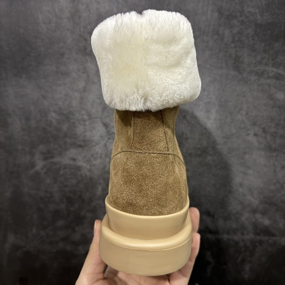 图片[4]-【莞产纯原】LV路易威登L家 驴牌 Cortina系列 毛靴 雪地靴 短靴 本款 Cortina 闭趾凉拖出自 LV Ski 系列，为绒面牛皮革局部压印Monogram 图案，搭配舒适羊毛皮内衬与点缀LV Circle 标识的皮革鞋带。舒适构型可于冬日假期与都市生活间无缝切换 配送专柜精美包装🛍📦 ▪️面料 ： 原版定制进口头层牛皮 ▪️内里 ： 进口保暖羊毛里 ▪️鞋底 ： 原版开模防滑TPU材质 ▪️底厚 ：4.5cm ▪️尺码： 35 36 37 38 39 40 41-选品中心