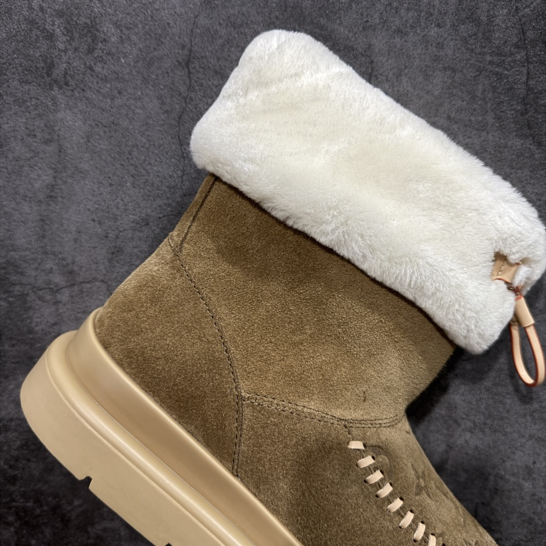 图片[7]-【莞产纯原】LV路易威登L家 驴牌 Cortina系列 毛靴 雪地靴 短靴 本款 Cortina 闭趾凉拖出自 LV Ski 系列，为绒面牛皮革局部压印Monogram 图案，搭配舒适羊毛皮内衬与点缀LV Circle 标识的皮革鞋带。舒适构型可于冬日假期与都市生活间无缝切换 配送专柜精美包装🛍📦 ▪️面料 ： 原版定制进口头层牛皮 ▪️内里 ： 进口保暖羊毛里 ▪️鞋底 ： 原版开模防滑TPU材质 ▪️底厚 ：4.5cm ▪️尺码： 35 36 37 38 39 40 41-选品中心