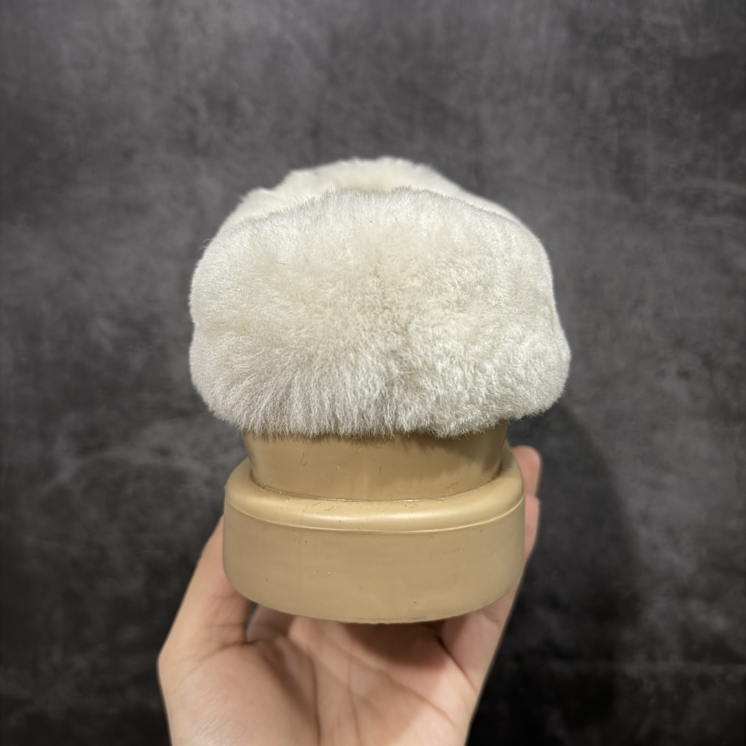 图片[4]-【莞产纯原】LV路易威登L家 驴牌 Cortina系列 毛靴 雪地靴 短靴 本款 Cortina 闭趾凉拖出自 LV Ski 系列，为绒面牛皮革局部压印Monogram 图案，搭配舒适羊毛皮内衬与点缀LV Circle 标识的皮革鞋带。舒适构型可于冬日假期与都市生活间无缝切换 配送专柜精美包装🛍📦 ▪️面料 ： 原版定制进口头层牛皮 ▪️内里 ： 进口保暖羊毛里 ▪️鞋底 ： 原版开模防滑TPU材质 ▪️底厚 ：4.5cm ▪️尺码： 35 36 37 38 39 40 41-选品中心