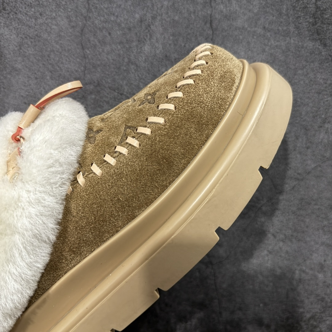 图片[6]-【莞产纯原】LV路易威登L家 驴牌 Cortina系列 毛靴 雪地靴 短靴 本款 Cortina 闭趾凉拖出自 LV Ski 系列，为绒面牛皮革局部压印Monogram 图案，搭配舒适羊毛皮内衬与点缀LV Circle 标识的皮革鞋带。舒适构型可于冬日假期与都市生活间无缝切换 配送专柜精美包装🛍📦 ▪️面料 ： 原版定制进口头层牛皮 ▪️内里 ： 进口保暖羊毛里 ▪️鞋底 ： 原版开模防滑TPU材质 ▪️底厚 ：4.5cm ▪️尺码： 35 36 37 38 39 40 41-选品中心