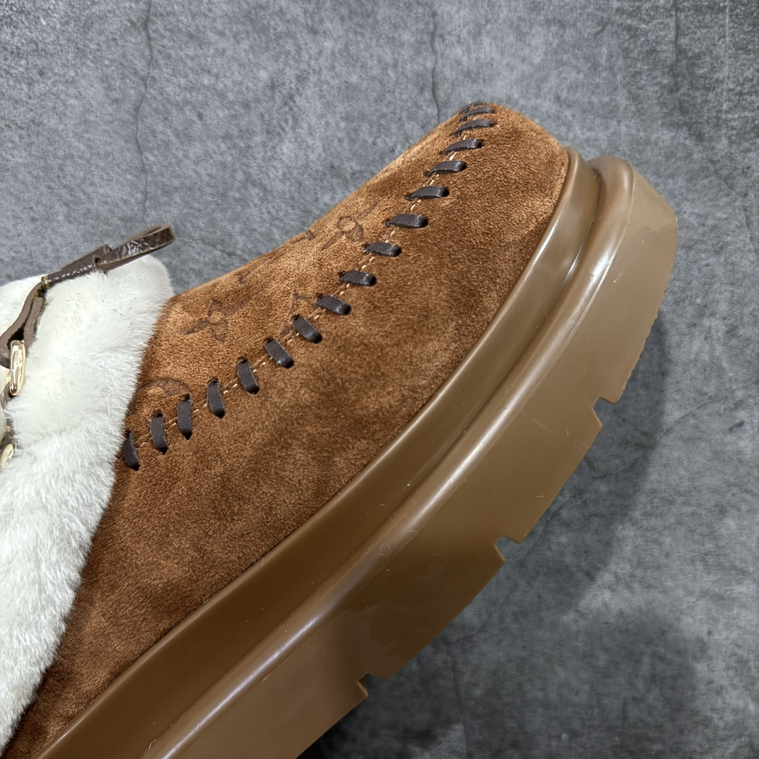 图片[6]-【莞产纯原】LV路易威登L家 驴牌 Cortina系列 毛靴 雪地靴 短靴 本款 Cortina 闭趾凉拖出自 LV Ski 系列，为绒面牛皮革局部压印Monogram 图案，搭配舒适羊毛皮内衬与点缀LV Circle 标识的皮革鞋带。舒适构型可于冬日假期与都市生活间无缝切换 配送专柜精美包装🛍📦 ▪️面料 ： 原版定制进口头层牛皮 ▪️内里 ： 进口保暖羊毛里 ▪️鞋底 ： 原版开模防滑TPU材质 ▪️底厚 ：4.5cm ▪️尺码： 35 36 37 38 39 40 41-选品中心