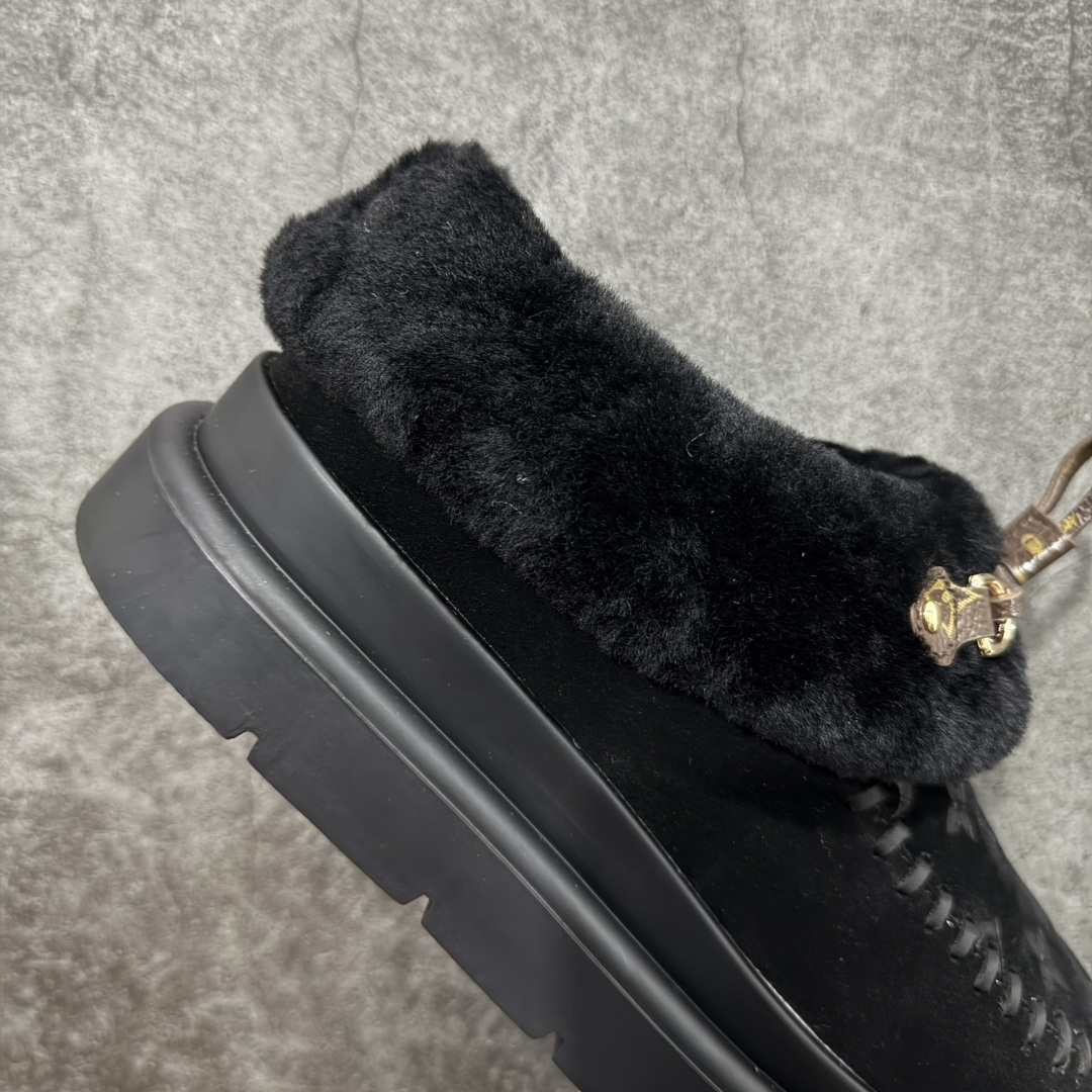 图片[7]-【莞产纯原】LV路易威登L家 驴牌 Cortina系列 毛靴 雪地靴 短靴 本款 Cortina 闭趾凉拖出自 LV Ski 系列，为绒面牛皮革局部压印Monogram 图案，搭配舒适羊毛皮内衬与点缀LV Circle 标识的皮革鞋带。舒适构型可于冬日假期与都市生活间无缝切换 配送专柜精美包装🛍📦 ▪️面料 ： 原版定制进口头层牛皮 ▪️内里 ： 进口保暖羊毛里 ▪️鞋底 ： 原版开模防滑TPU材质 ▪️底厚 ：4.5cm ▪️尺码： 35 36 37 38 39 40 41-选品中心