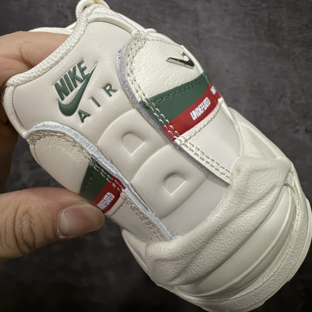 图片[2]-【小绿x/EM纯原】外贸超人气顶流单品 纯原版 UNDEFEATED x NK Air Max 95 \” Black \” 五道杠联名款低帮休闲运动鞋 IB4453-100 重金原鞋购入 独家私模 原版定制五金辅料 外贸平台充Z 高端零售专供品质 尺码：36 37.5 38 38.5 39 40 40.5 41 42 42.5 43 44 44.5 45 46 47.5 相信大家对于当年UNDEFEATED x Air Max 97 还记忆犹新，绿红色调的串标设计在当年掀起了一股潮流，市价翻倍一鞋难求的发售盛况至今依然难忘 而这一经典设计回归，UNDEFEATED 将再次同 Air Max 家族展开合作，基于Air Max 95 鞋型打造全新的联名 联名独有的串标元素及金属质感 Swoosh，整体既简洁清新，又释放出独树一帜的辨识度！-选品中心