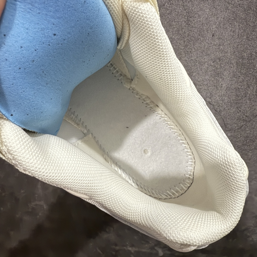 图片[8]-【小绿x/EM纯原】外贸超人气顶流单品 纯原版 UNDEFEATED x NK Air Max 95 \” Black \” 五道杠联名款低帮休闲运动鞋 IB4453-100 重金原鞋购入 独家私模 原版定制五金辅料 外贸平台充Z 高端零售专供品质 尺码：36 37.5 38 38.5 39 40 40.5 41 42 42.5 43 44 44.5 45 46 47.5 相信大家对于当年UNDEFEATED x Air Max 97 还记忆犹新，绿红色调的串标设计在当年掀起了一股潮流，市价翻倍一鞋难求的发售盛况至今依然难忘 而这一经典设计回归，UNDEFEATED 将再次同 Air Max 家族展开合作，基于Air Max 95 鞋型打造全新的联名 联名独有的串标元素及金属质感 Swoosh，整体既简洁清新，又释放出独树一帜的辨识度！-选品中心