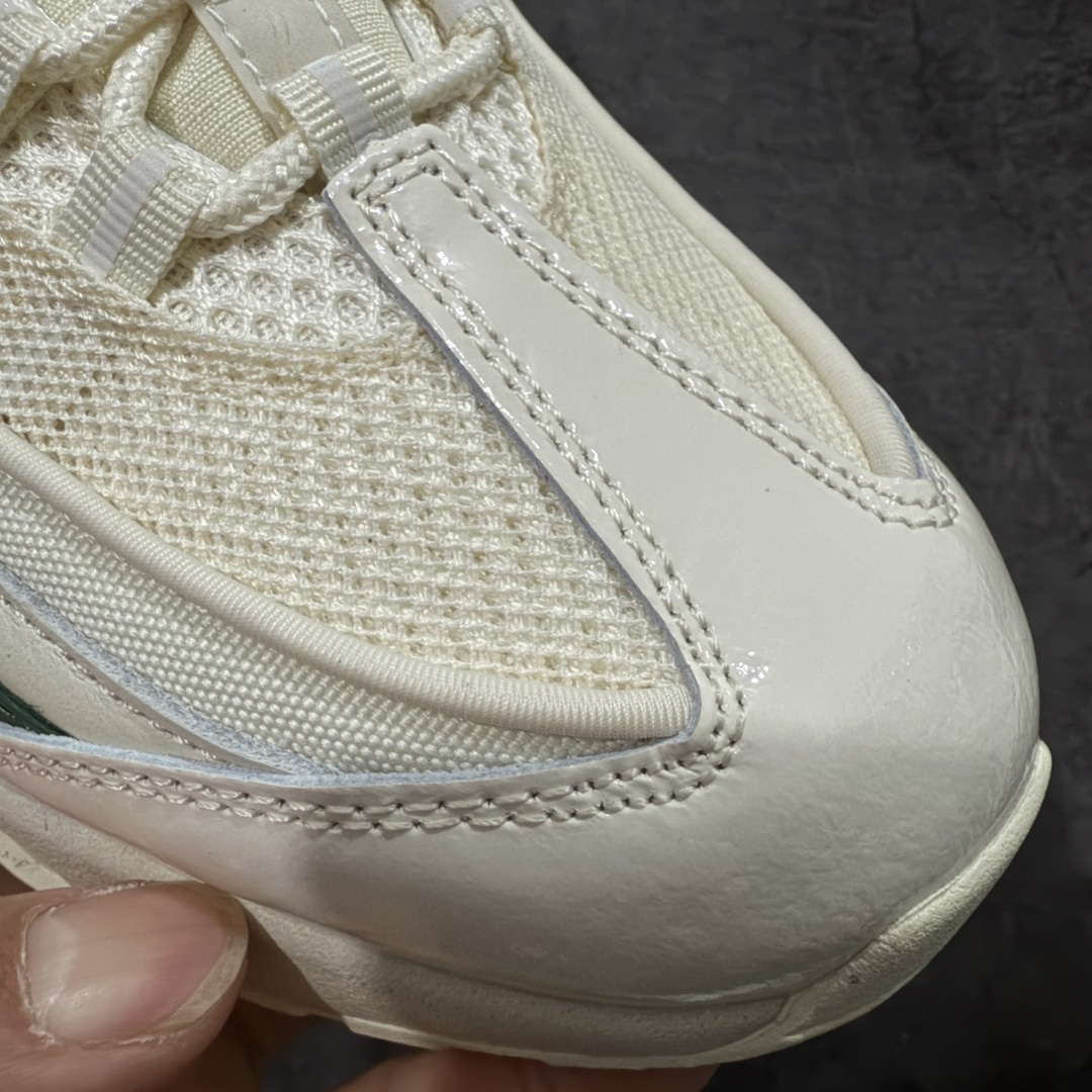 图片[5]-【小绿x/EM纯原】外贸超人气顶流单品 纯原版 UNDEFEATED x NK Air Max 95 \” Black \” 五道杠联名款低帮休闲运动鞋 IB4453-100 重金原鞋购入 独家私模 原版定制五金辅料 外贸平台充Z 高端零售专供品质 尺码：36 37.5 38 38.5 39 40 40.5 41 42 42.5 43 44 44.5 45 46 47.5 相信大家对于当年UNDEFEATED x Air Max 97 还记忆犹新，绿红色调的串标设计在当年掀起了一股潮流，市价翻倍一鞋难求的发售盛况至今依然难忘 而这一经典设计回归，UNDEFEATED 将再次同 Air Max 家族展开合作，基于Air Max 95 鞋型打造全新的联名 联名独有的串标元素及金属质感 Swoosh，整体既简洁清新，又释放出独树一帜的辨识度！-选品中心