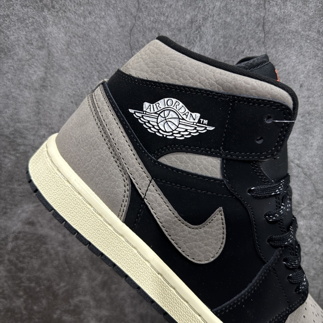 图片[7]-【纯原K版】Air Jordan AJ1 Mid 中帮 黑棕 IB7110-002 原厂内置全掌气垫 A模大底 头层小牛皮 鞋舌AJ原厂专用牛津布+AJ专用反口珍珠布+原厂无杂质高弹内里海棉 特殊封边弹力鞋带 全网唯一头层牛皮 原鞋开模 拒绝公底 购置公司同步原材料 原汁原味 忠于原版‼️ 尺码：36 36.5 37.5 38 38.5 39 40 40.5 41 42 42.5 43 44 44.5 45 46 47.5-选品中心