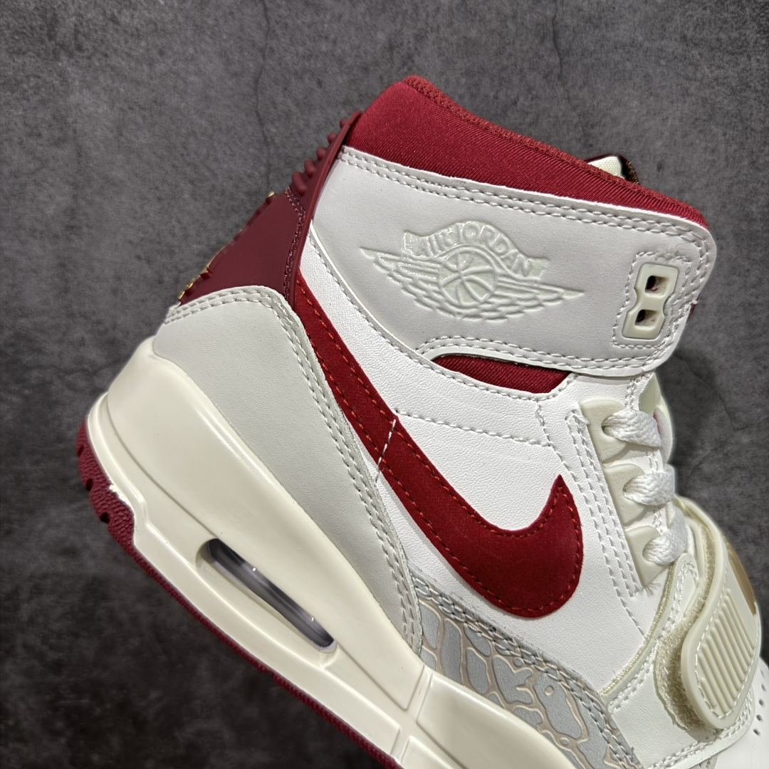 图片[7]-【纯原N版】 Air Jordan Legacy AJ312 三合一魔术贴板鞋 高帮 CNY马年限定白灰红 IQ9785-161 鞋身采用了皮革材质打造 横跨鞋面的魔术贴十分吸睛 侧面的Swoosh Logo的一部分被鞋面遮挡了一部分 颇具玩味 魔术贴上标有NK标识 而鞋舌上是Jordan的经典飞翼Logo 后跟和鞋底均采用了Air Jordan 3 的设计 后跟上同样也使用了经典的爆裂纹图案 尺码：36 36.5 37.5 38 38.5 39 40 40.5 41 42 42.5 43 44 44.5 45 46 47.5-选品中心