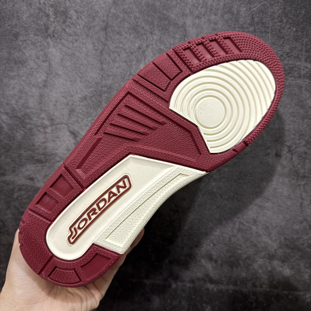 图片[9]-【纯原N版】 Air Jordan Legacy AJ312 三合一魔术贴板鞋 高帮 CNY马年限定白灰红 IQ9785-161 鞋身采用了皮革材质打造 横跨鞋面的魔术贴十分吸睛 侧面的Swoosh Logo的一部分被鞋面遮挡了一部分 颇具玩味 魔术贴上标有NK标识 而鞋舌上是Jordan的经典飞翼Logo 后跟和鞋底均采用了Air Jordan 3 的设计 后跟上同样也使用了经典的爆裂纹图案 尺码：36 36.5 37.5 38 38.5 39 40 40.5 41 42 42.5 43 44 44.5 45 46 47.5-选品中心