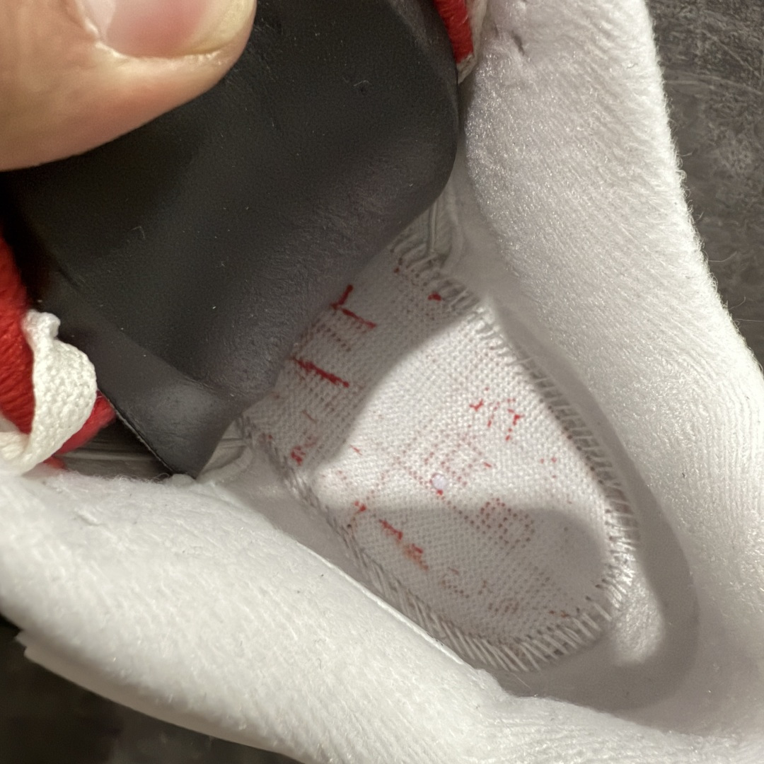 图片[8]-【纯原KZ版】Air Jordan AJ4 “Flight Club”Sail/Black-University Red 飞行俱乐部 IM4002-100 纯原大厂出品 全新品质 原楦原纸板同源开发 完美呈现乔4的版型 内侧正确双色网格 还原细节 正确气垫颜色 正确网格工艺 正确拉帮工艺 全鞋原装材料制作 原档案原模具打造 尺码：36-48.5-选品中心