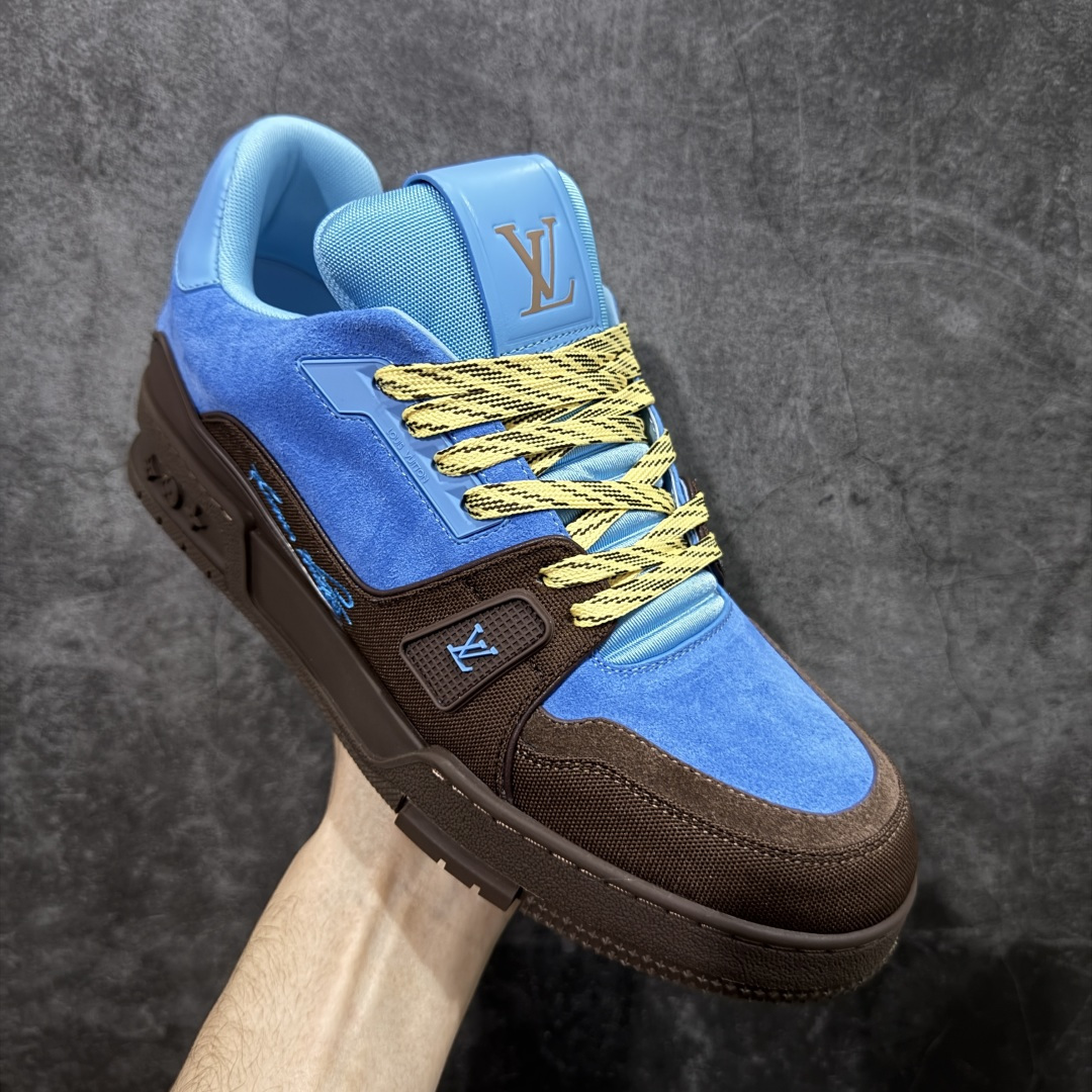 图片[3]-【YS纯原顶级版】顶级莞产 LOUIS VUITTON 路易威登 LV Trainer 牛皮革 拼接棕蓝色 ✦ 原楦原纸版开模，鞋型立体饱满 ✦ 零毛边、零溢胶、零线头瑕疵 ✦ 细节与原版一致 区分市面通货 ✦ 多层叠片＋电脑针车，针距密度一致 ✦ Monogram浮雕＋3D高频压纹 ✦ 多密度发泡中底：支撑回弹媲美专柜 ✦ 原装橡胶大底：含胶量高、纹路深、双拼接零偏差 ✦ ZP级原装包装：专柜款鞋盒＋防尘袋＋说明书 尺码：39-45-选品中心