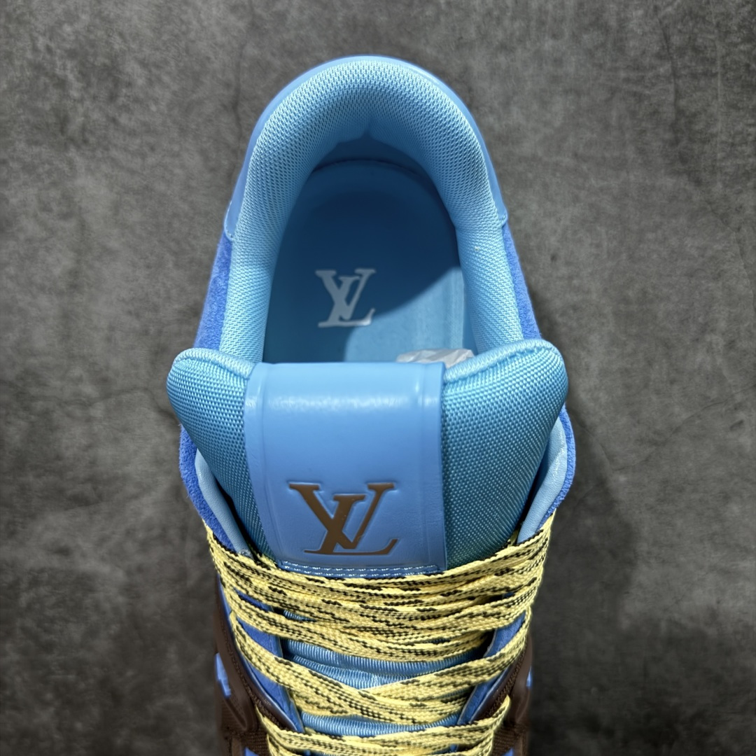 图片[8]-【YS纯原顶级版】顶级莞产 LOUIS VUITTON 路易威登 LV Trainer 牛皮革 拼接棕蓝色 ✦ 原楦原纸版开模，鞋型立体饱满 ✦ 零毛边、零溢胶、零线头瑕疵 ✦ 细节与原版一致 区分市面通货 ✦ 多层叠片＋电脑针车，针距密度一致 ✦ Monogram浮雕＋3D高频压纹 ✦ 多密度发泡中底：支撑回弹媲美专柜 ✦ 原装橡胶大底：含胶量高、纹路深、双拼接零偏差 ✦ ZP级原装包装：专柜款鞋盒＋防尘袋＋说明书 尺码：39-45-选品中心