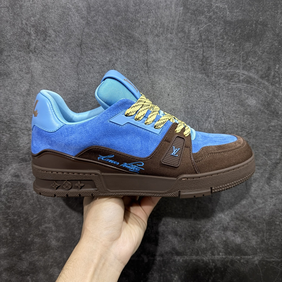 【YS纯原顶级版】顶级莞产 LOUIS VUITTON 路易威登 LV Trainer 牛皮革 拼接棕蓝色 ✦ 原楦原纸版开模，鞋型立体饱满 ✦ 零毛边、零溢胶、零线头瑕疵 ✦ 细节与原版一致 区分市面通货 ✦ 多层叠片＋电脑针车，针距密度一致 ✦ Monogram浮雕＋3D高频压纹 ✦ 多密度发泡中底：支撑回弹媲美专柜 ✦ 原装橡胶大底：含胶量高、纹路深、双拼接零偏差 ✦ ZP级原装包装：专柜款鞋盒＋防尘袋＋说明书 尺码：39-45-选品中心