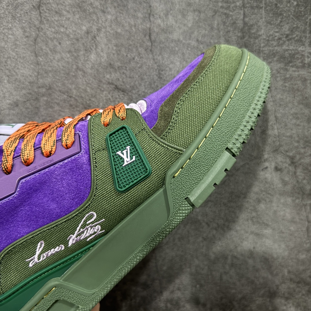 图片[6]-【YS纯原顶级版】顶级莞产 LOUIS VUITTON 路易威登 LV Trainer 牛皮革 拼接绿紫色 ✦ 原楦原纸版开模，鞋型立体饱满 ✦ 零毛边、零溢胶、零线头瑕疵 ✦ 细节与原版一致 区分市面通货 ✦ 多层叠片＋电脑针车，针距密度一致 ✦ Monogram浮雕＋3D高频压纹 ✦ 多密度发泡中底：支撑回弹媲美专柜 ✦ 原装橡胶大底：含胶量高、纹路深、双拼接零偏差 ✦ ZP级原装包装：专柜款鞋盒＋防尘袋＋说明书 尺码：39-45-选品中心