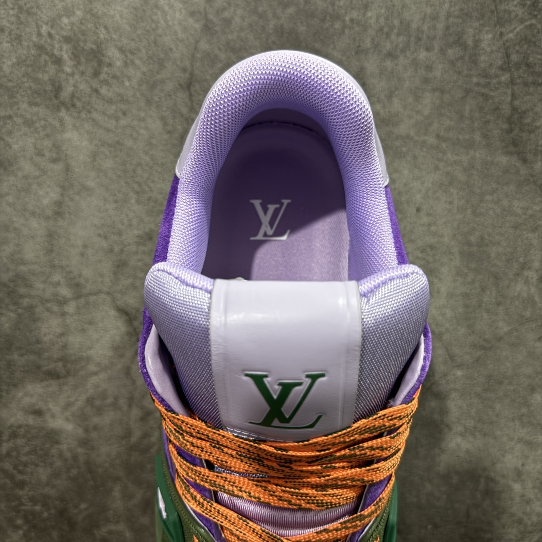 图片[8]-【YS纯原顶级版】顶级莞产 LOUIS VUITTON 路易威登 LV Trainer 牛皮革 拼接绿紫色 ✦ 原楦原纸版开模，鞋型立体饱满 ✦ 零毛边、零溢胶、零线头瑕疵 ✦ 细节与原版一致 区分市面通货 ✦ 多层叠片＋电脑针车，针距密度一致 ✦ Monogram浮雕＋3D高频压纹 ✦ 多密度发泡中底：支撑回弹媲美专柜 ✦ 原装橡胶大底：含胶量高、纹路深、双拼接零偏差 ✦ ZP级原装包装：专柜款鞋盒＋防尘袋＋说明书 尺码：39-45-选品中心