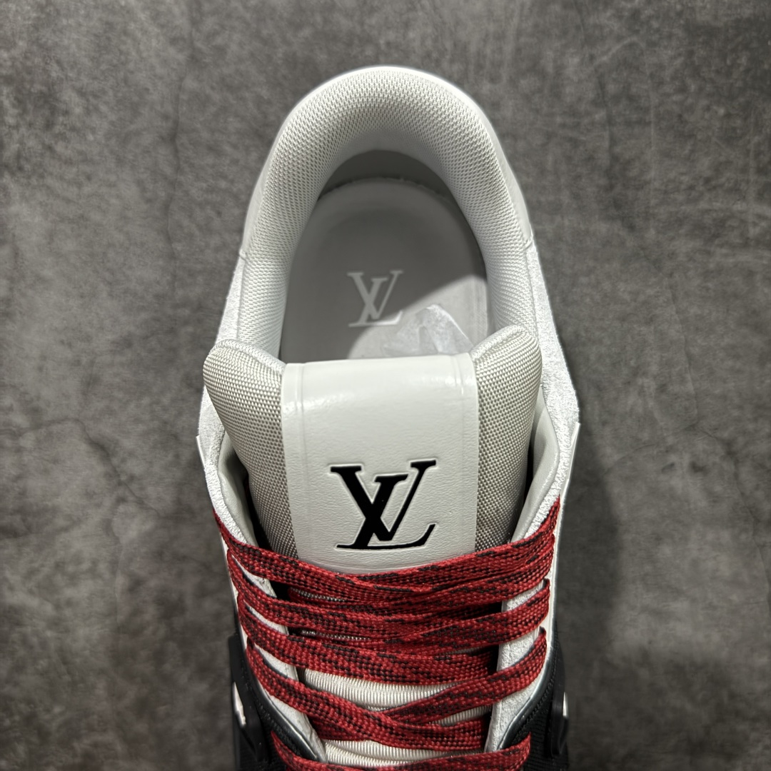 图片[8]-【YS纯原顶级版】顶级莞产 LOUIS VUITTON 路易威登 LV Trainer 牛皮革 拼接黑绿 ✦ 原楦原纸版开模，鞋型立体饱满 ✦ 零毛边、零溢胶、零线头瑕疵 ✦ 细节与原版一致 区分市面通货 ✦ 多层叠片＋电脑针车，针距密度一致 ✦ Monogram浮雕＋3D高频压纹 ✦ 多密度发泡中底：支撑回弹媲美专柜 ✦ 原装橡胶大底：含胶量高、纹路深、双拼接零偏差 ✦ ZP级原装包装：专柜款鞋盒＋防尘袋＋说明书 尺码：39-45-选品中心