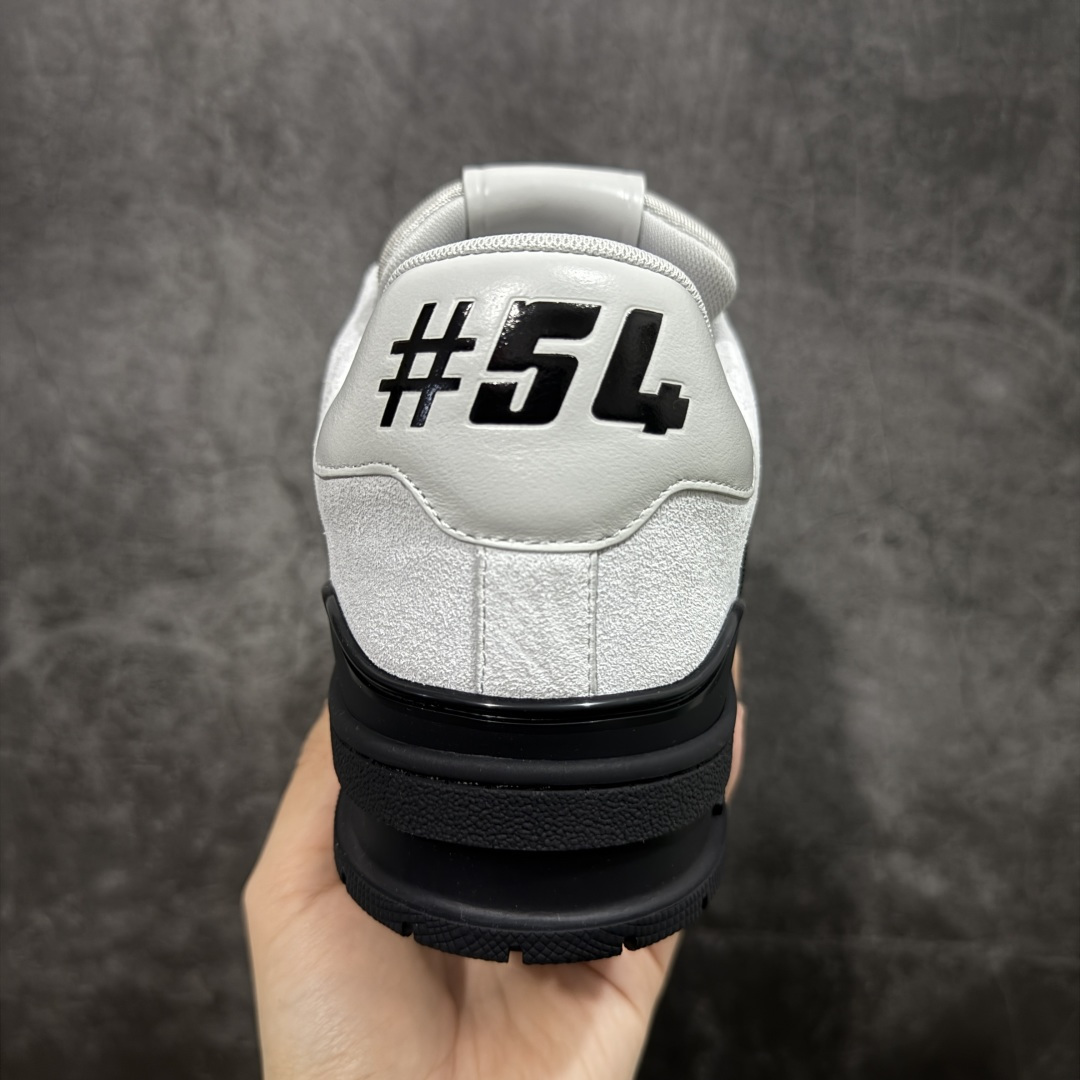 图片[4]-【YS纯原顶级版】顶级莞产 LOUIS VUITTON 路易威登 LV Trainer 牛皮革 拼接黑绿 ✦ 原楦原纸版开模，鞋型立体饱满 ✦ 零毛边、零溢胶、零线头瑕疵 ✦ 细节与原版一致 区分市面通货 ✦ 多层叠片＋电脑针车，针距密度一致 ✦ Monogram浮雕＋3D高频压纹 ✦ 多密度发泡中底：支撑回弹媲美专柜 ✦ 原装橡胶大底：含胶量高、纹路深、双拼接零偏差 ✦ ZP级原装包装：专柜款鞋盒＋防尘袋＋说明书 尺码：39-45-选品中心