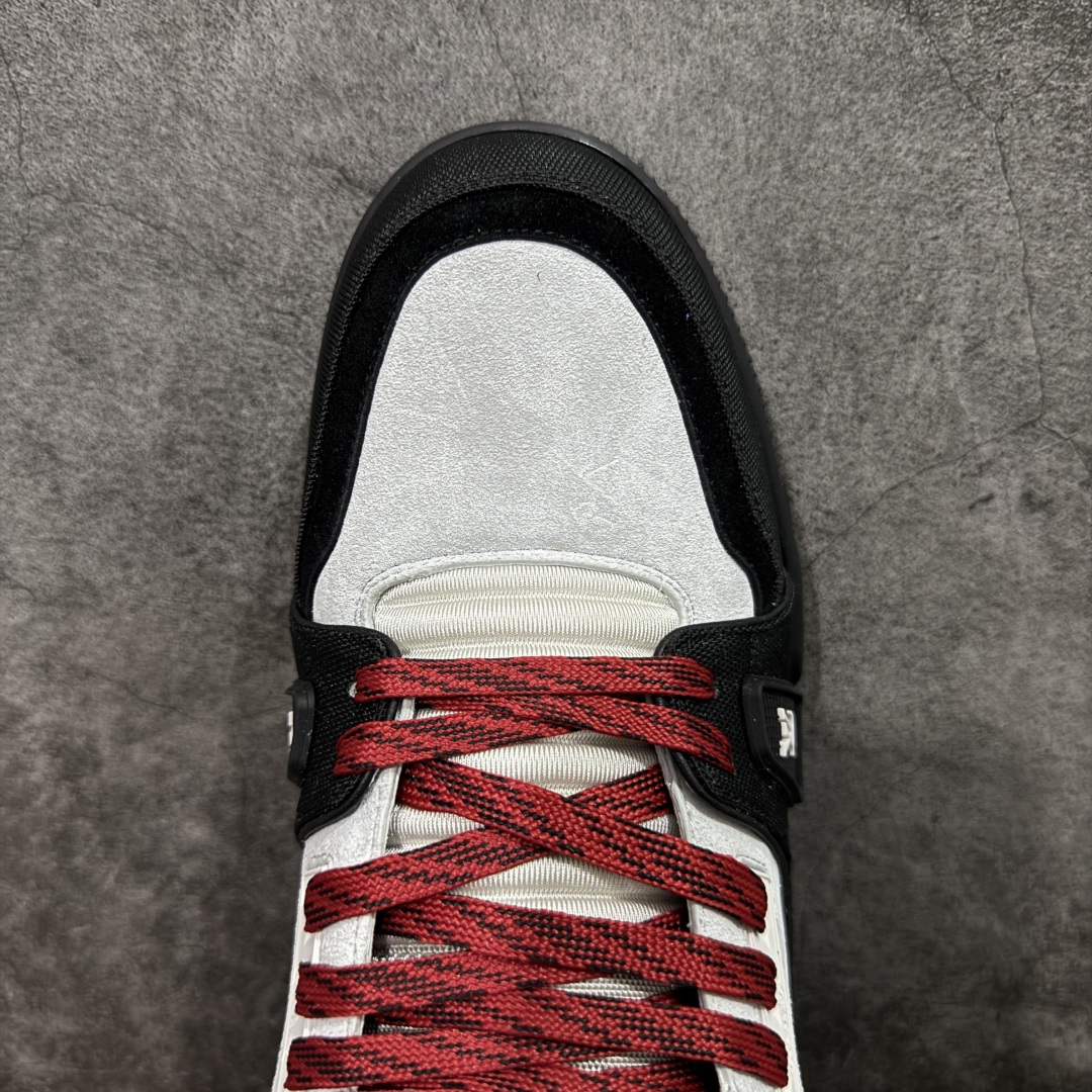 图片[5]-【YS纯原顶级版】顶级莞产 LOUIS VUITTON 路易威登 LV Trainer 牛皮革 拼接黑绿 ✦ 原楦原纸版开模，鞋型立体饱满 ✦ 零毛边、零溢胶、零线头瑕疵 ✦ 细节与原版一致 区分市面通货 ✦ 多层叠片＋电脑针车，针距密度一致 ✦ Monogram浮雕＋3D高频压纹 ✦ 多密度发泡中底：支撑回弹媲美专柜 ✦ 原装橡胶大底：含胶量高、纹路深、双拼接零偏差 ✦ ZP级原装包装：专柜款鞋盒＋防尘袋＋说明书 尺码：39-45-选品中心